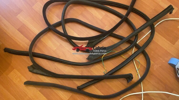 BMW E36 CABRİO UYUMLU ORJİNAL KAPI FİTİLİ ÇIKMA TEMİZ 