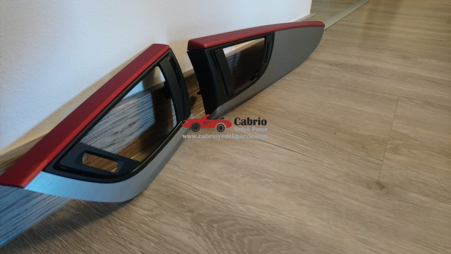 BMW F20 F21 F22 F23 UYUMLU KIRMIZI GRİ MODELİ GÖGÜSTEKİ İKİ PARÇA ORJİNAL TEMİZ ÇIKMA