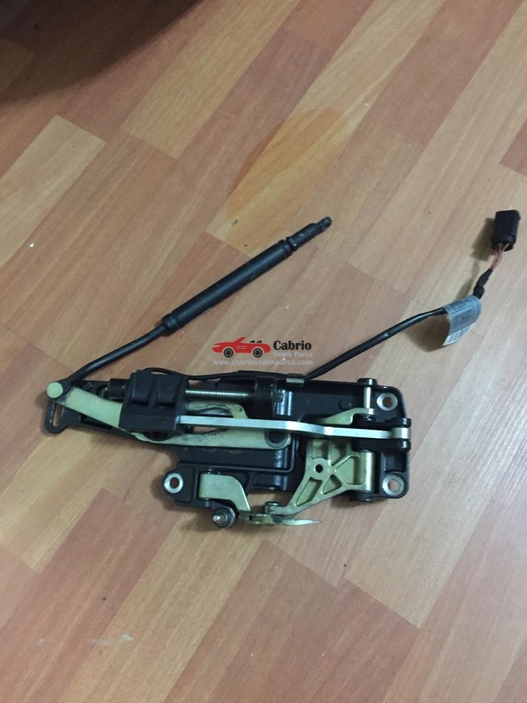 BMW E46 CABRİO UYUMLU ORJİNAL TENTE ÖN KİLİT SENSÖRLÜ 8229824 ÇIKMA TEMİZ