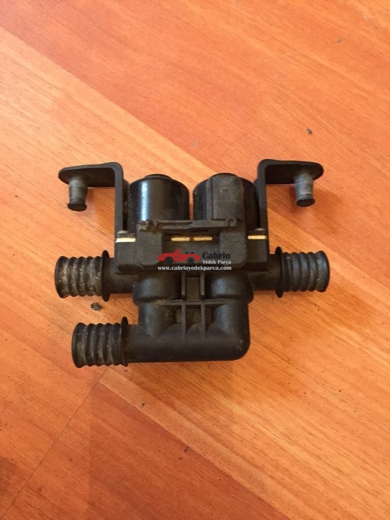 BMW E60 UYUMLU ORJİNAL KALORİFER MUSLUĞU ÇIKMA TEMİZ