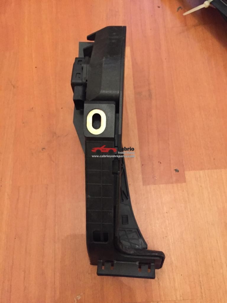 BMW E39 UYUMLU ORJİNAL ELEKTRİLKİ GAZ PEDALI ÇIKMA TEMİZ