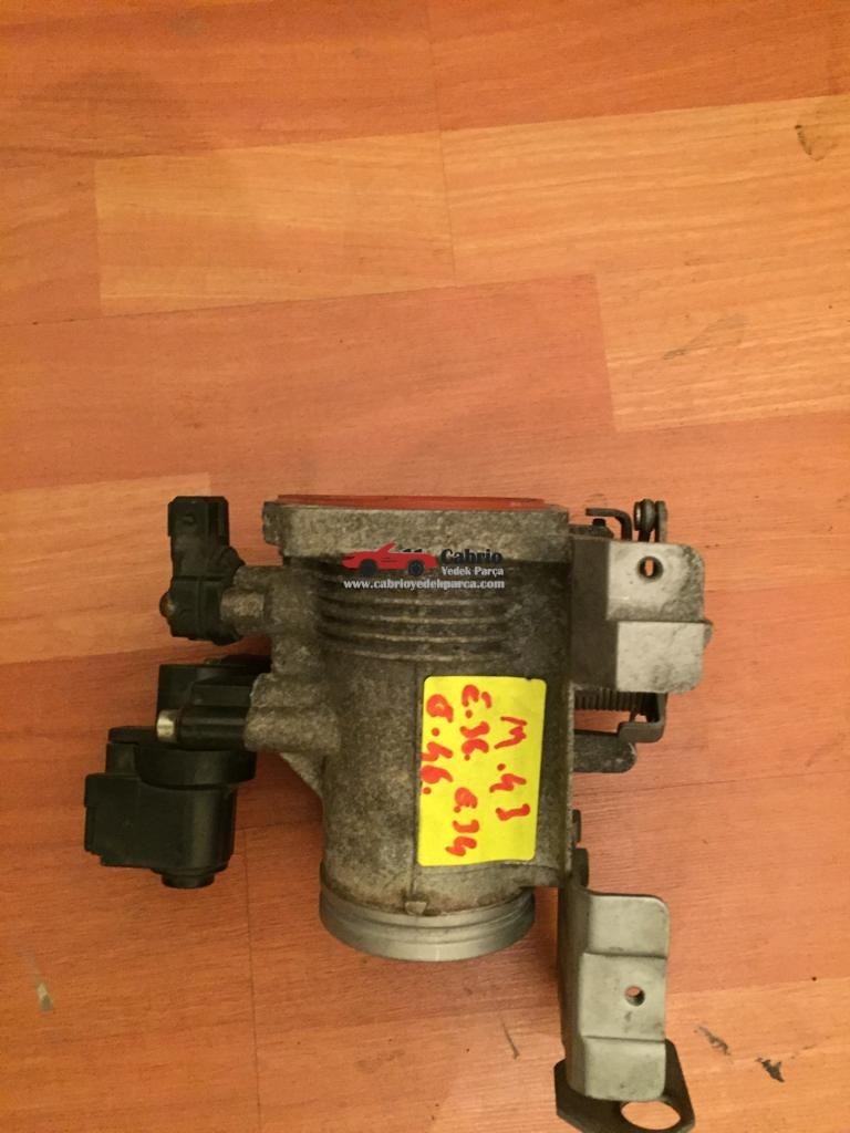 BMW E36 E43 MOTORLARA UYUMLU ORJİNAL BOĞAZ KELEBEĞİ ROLANTİ VALFİ POTİSİ ÜZERİNDE ÇIKMA TEMİZ