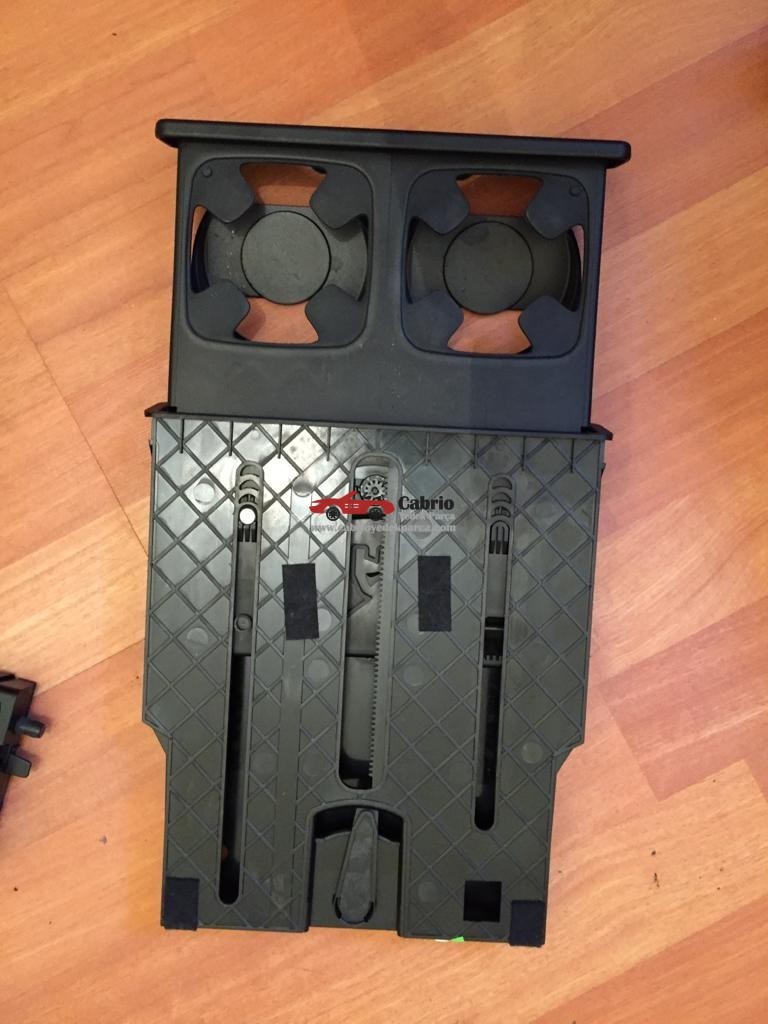 BMW E90 E91 E92 328Xİ 330İ 335İ UYUMLU ORJİNAL ARKA BARDAKLIK TEMİZ ÇIKMA 