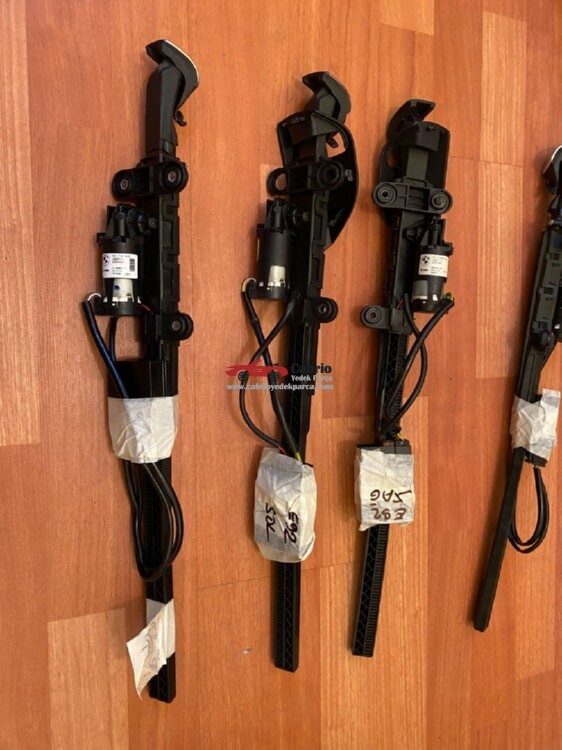 BMW E92 F22 SERİSİ UYUMLU ORJİNAL ÇIKMA ELEKTRİKLİ ÖN KEMER GETİRİCİ 