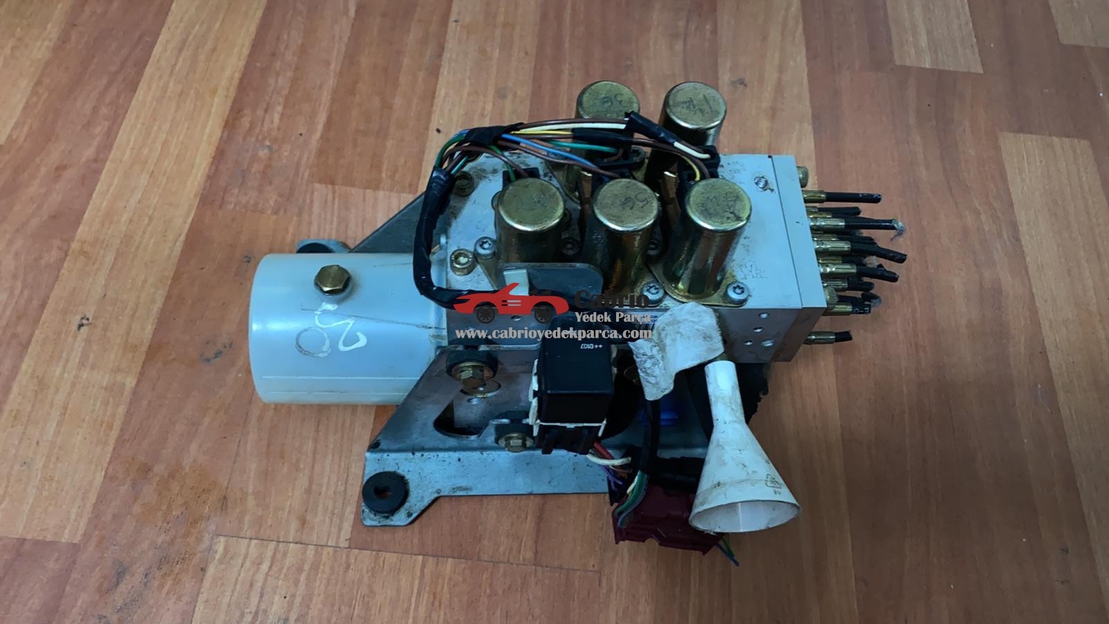 MERCEDES W208 CABRİO CLK UYUMLU ORJİNAL TENTE HİDROLİK POMPASI ÇIKMA TEMİZ