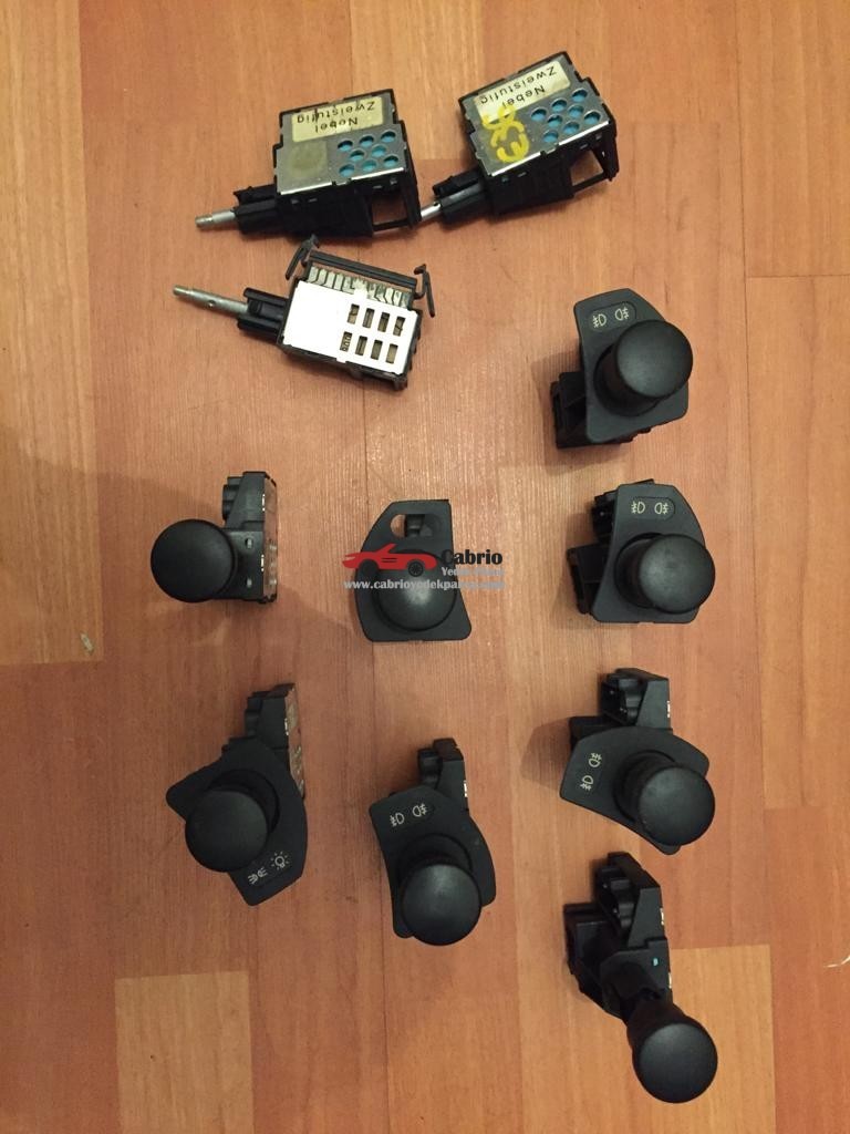 BMW E36 COMPACK UYUMLU ORJİNAL FAR DÜĞMESİ VE SİS AÇMA DÜĞMESİ ÇIKMA TEMİZ