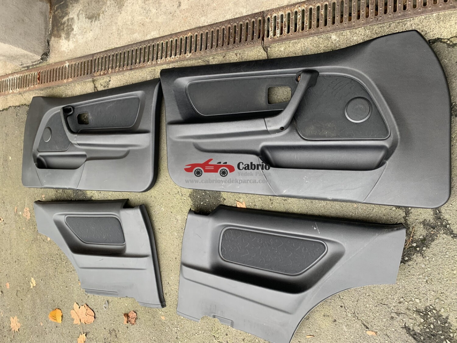 BMW E36 COMPACK UYUMLU ORJİNAL SİYAH DERİ KUMAŞ UYUMLU KAPI DÖŞEMESİ TAKIMI ÖN ARKA ÇIKMA TEMİZ 