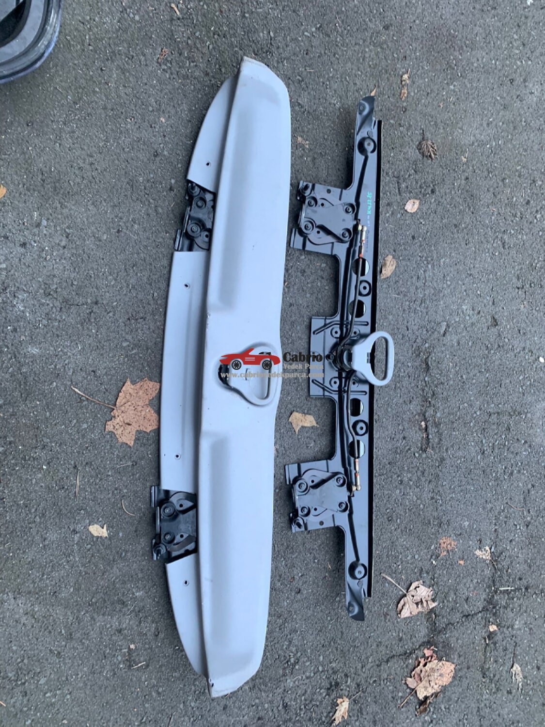 MERCEDES CLK W208 CABRİO UYUMLU ORJİNAL TENTE ÖN AÇMA KOLU MANDALI MEKANİZMASIYLA BİRLİKTE ÇIKMA TEMİZ 