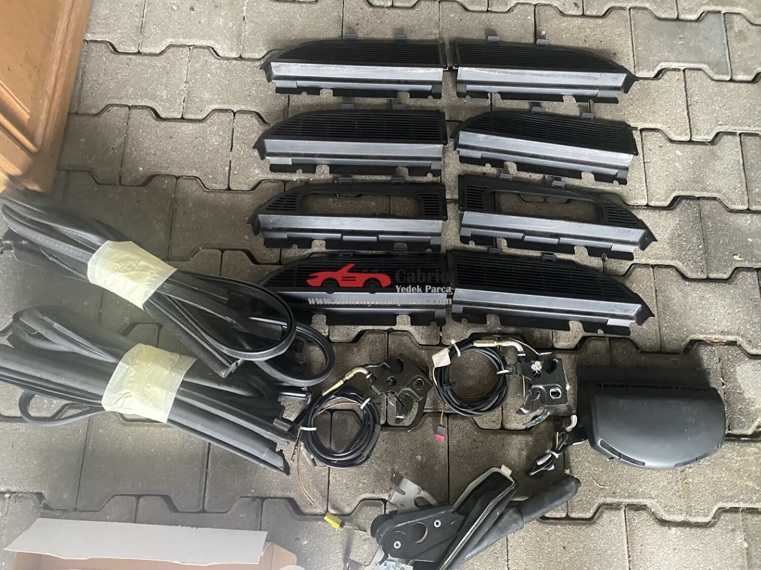 BMW E36 CABRİO UYUMLU ARKA ORTA KEMER KAPAĞI ÇIKMA TEMİZ ORJİNAL 