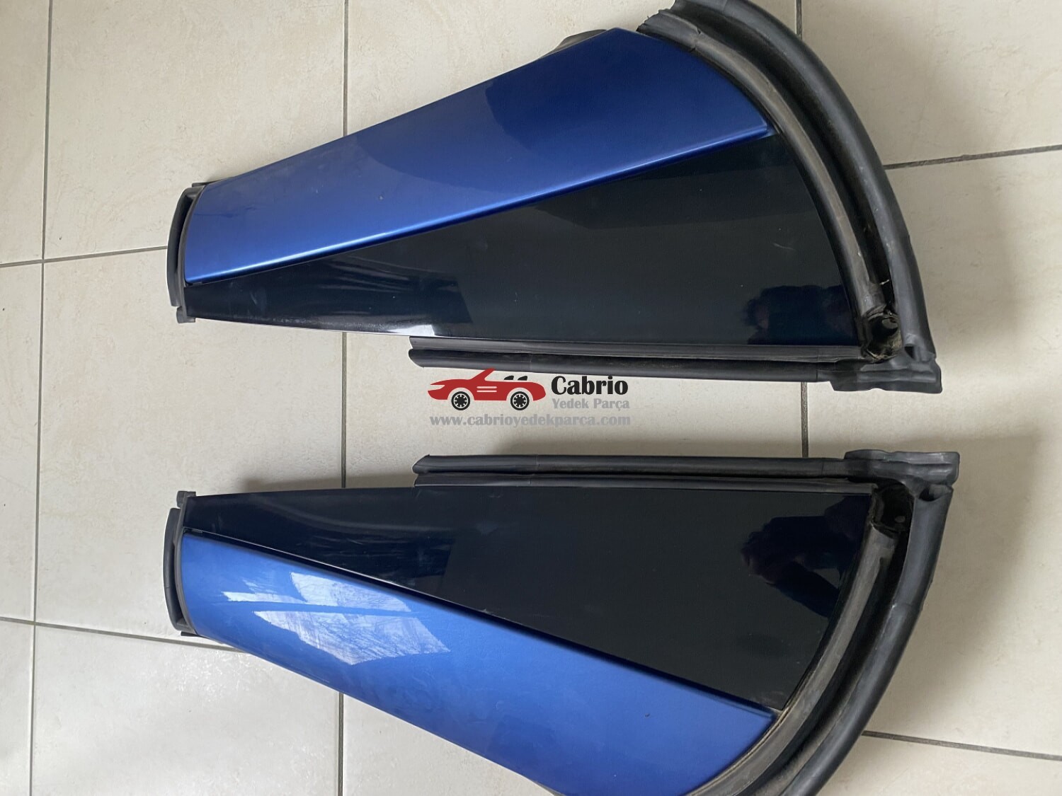 MERCEDES SLK CABRİO R171 UYUMLU MAVİ HARDTOP SAĞ SOL ARKA DİREKLER FİTİLLERİ ÜSTÜNDE ORJİNAL ÇIKMA TEMİZ