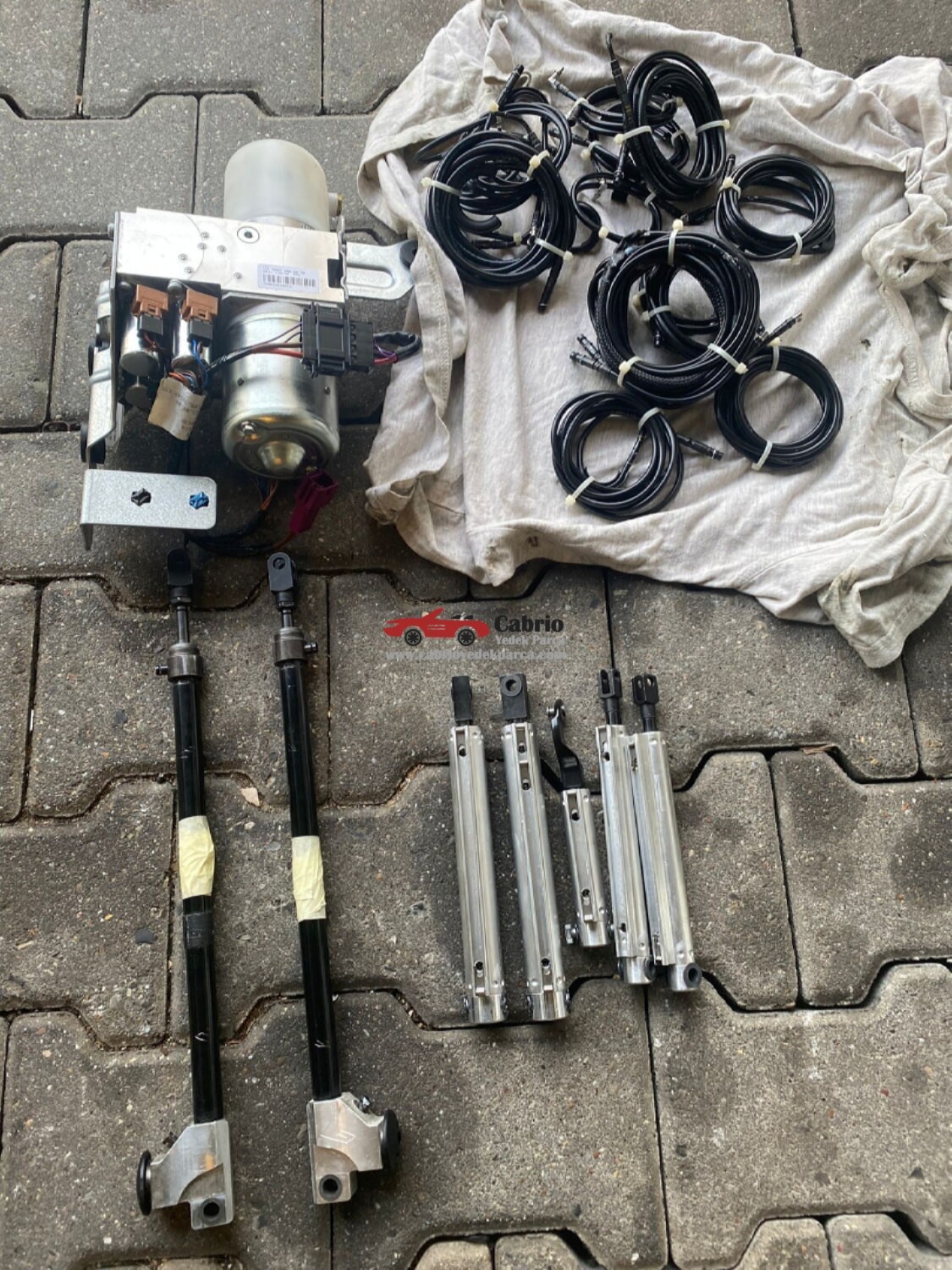 MERCEDES E W207 CABRİO UYUMLU ORJİNAL TENTE AMORTİSÖRÜ ÇIKMA TEMİZ