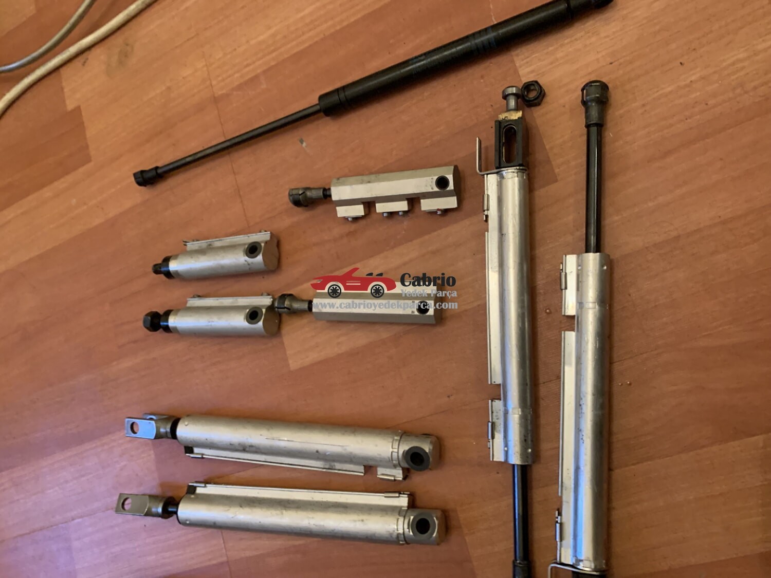 MERCEDES BMW AUDİ PEUGEOT PORSCHE HER MARKA MODEL CABRİO UYUMLU ORJİNAL TENTE AMORTİSÖRLERİ ÇIKMA TEMİZ ORJİNAL 