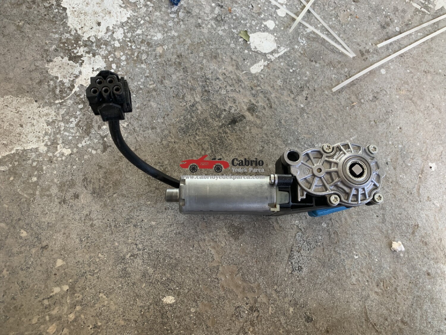 PORSCHE CABRİO 991 996 997 UYUMLU ORJİNAL 0390203242 TENTE MOTORU ÇIKMA TEMİZ ORJİNAL