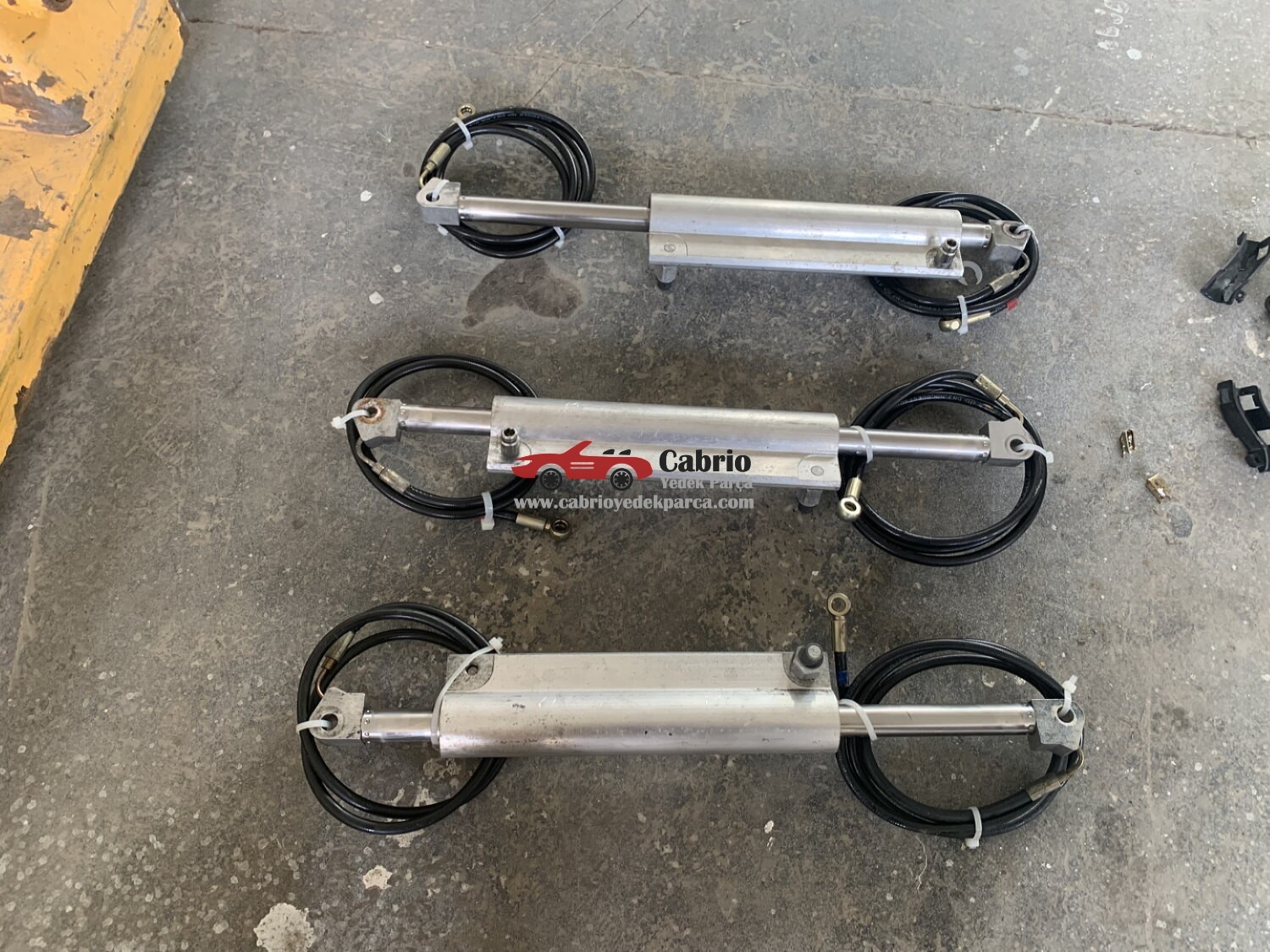 PORSCHE CABRİO 991 996 997 UYUMLU ORJİNAL TENTE AMORTİSÖR ÇIKMA TEMİZ ORJİNAL