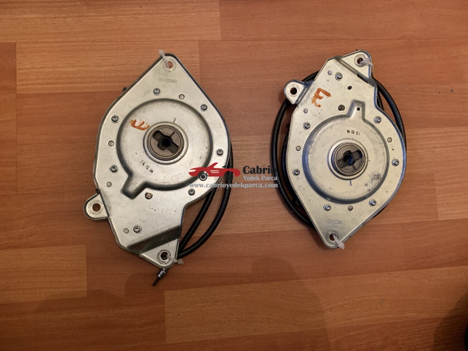 PORSCHE BOXSTER 986 987 UYUMLU 98656117903 TENTE KAPAĞI SAĞ SOL MEKANİZMASI ORJİNAL ÇIKMA TEMİZ HATASIZ