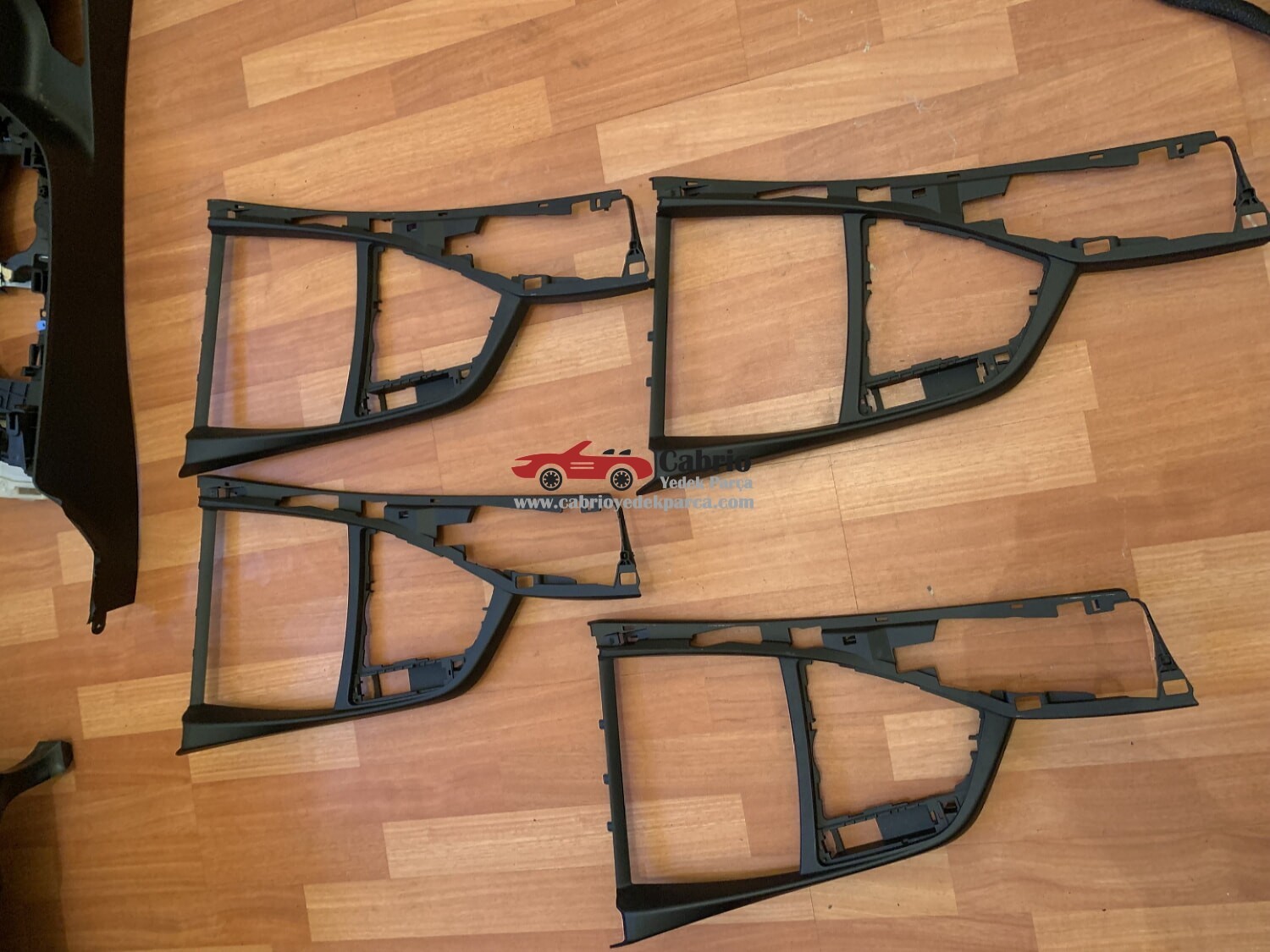 BMW F20 F22 F23 UYUMLU ORJİNAL ORTA KONSOL KOLÇAK KOL DAYAMA ÜST PLASTİĞİ ÇERÇEVESİ ÇIKMA TEMİZ