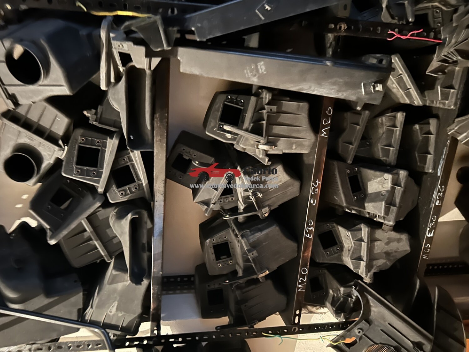 BMW E34 520 525 B20 B25 MOTORLARA UYUMLU 1719962 ORJİNAL FİLTRE KUTUSU ÇIKMA TEMİZ