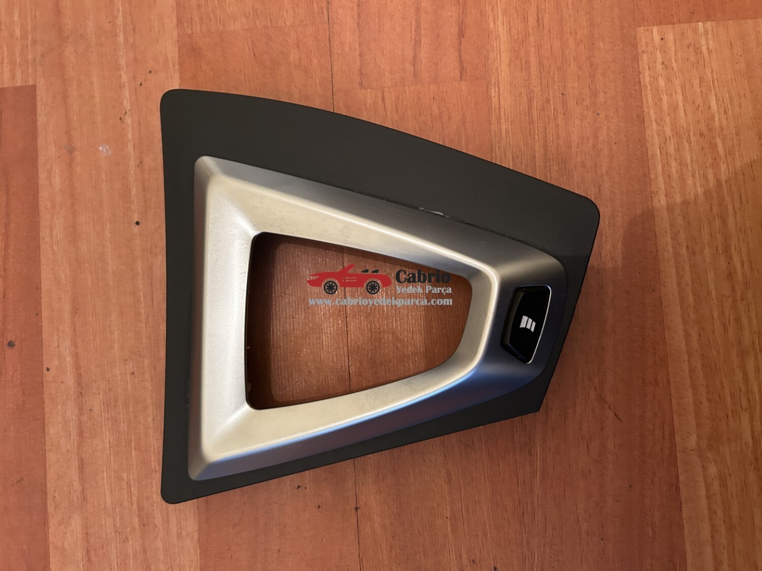 BMW 7850574 83548001 F20 F21 F22 F23 F87 DKG SERİLERİNE UYUMLU ORJİNAL VİTES ÇERÇEVESİ ÇIKMA TEMİZ 