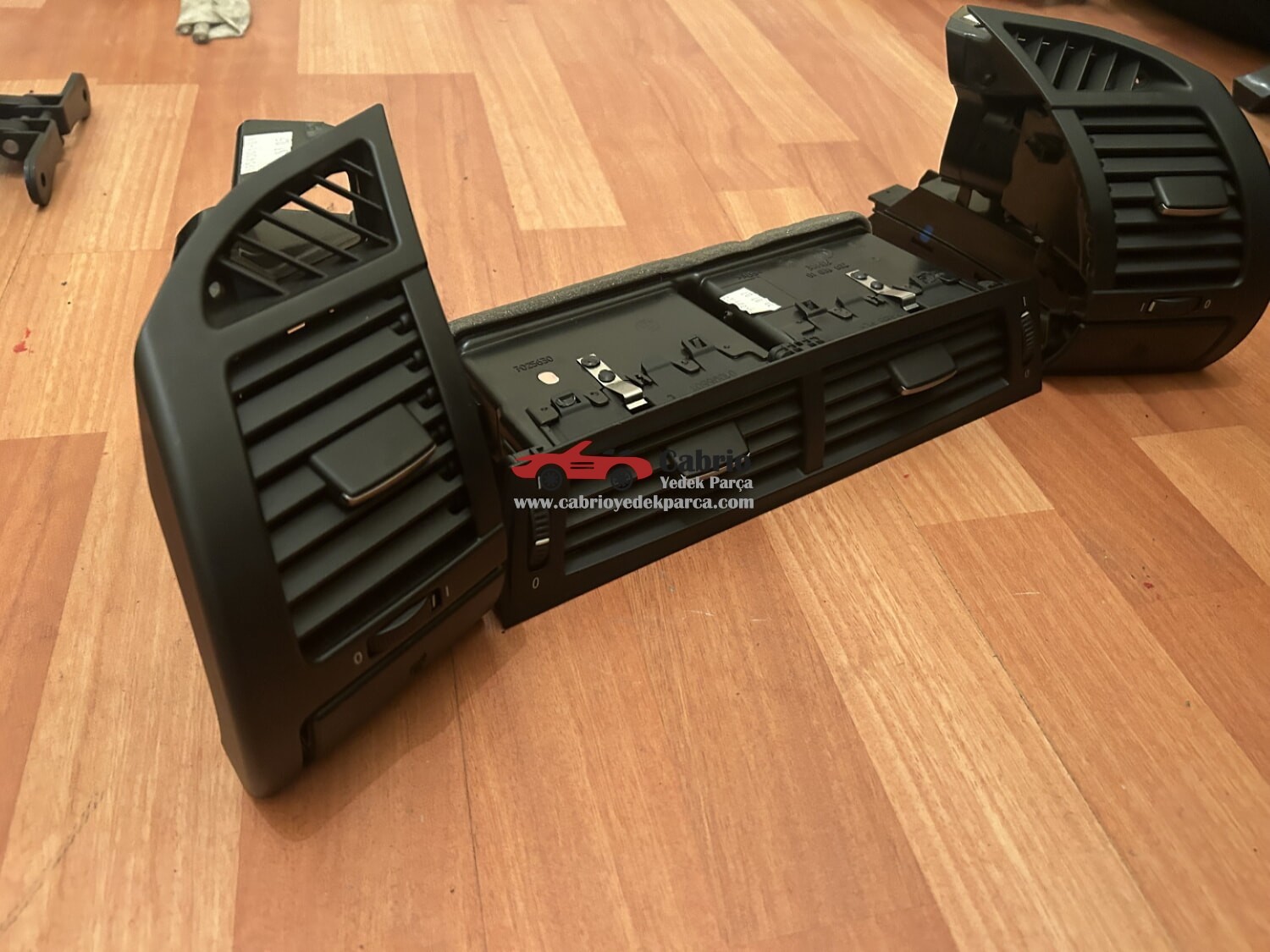 BMW Z4 E85 CABRİO Z4 E86 ROADSTER COUPE UYUMLU ORJİNAL HAVA KANALI SAĞ SOL OLARAK BARDAKLIKLI MODELİ ÇIKMA TEMİZ YAN SANAYİ ÇÖPLERLE KARŞILAŞTIRMAYIN 