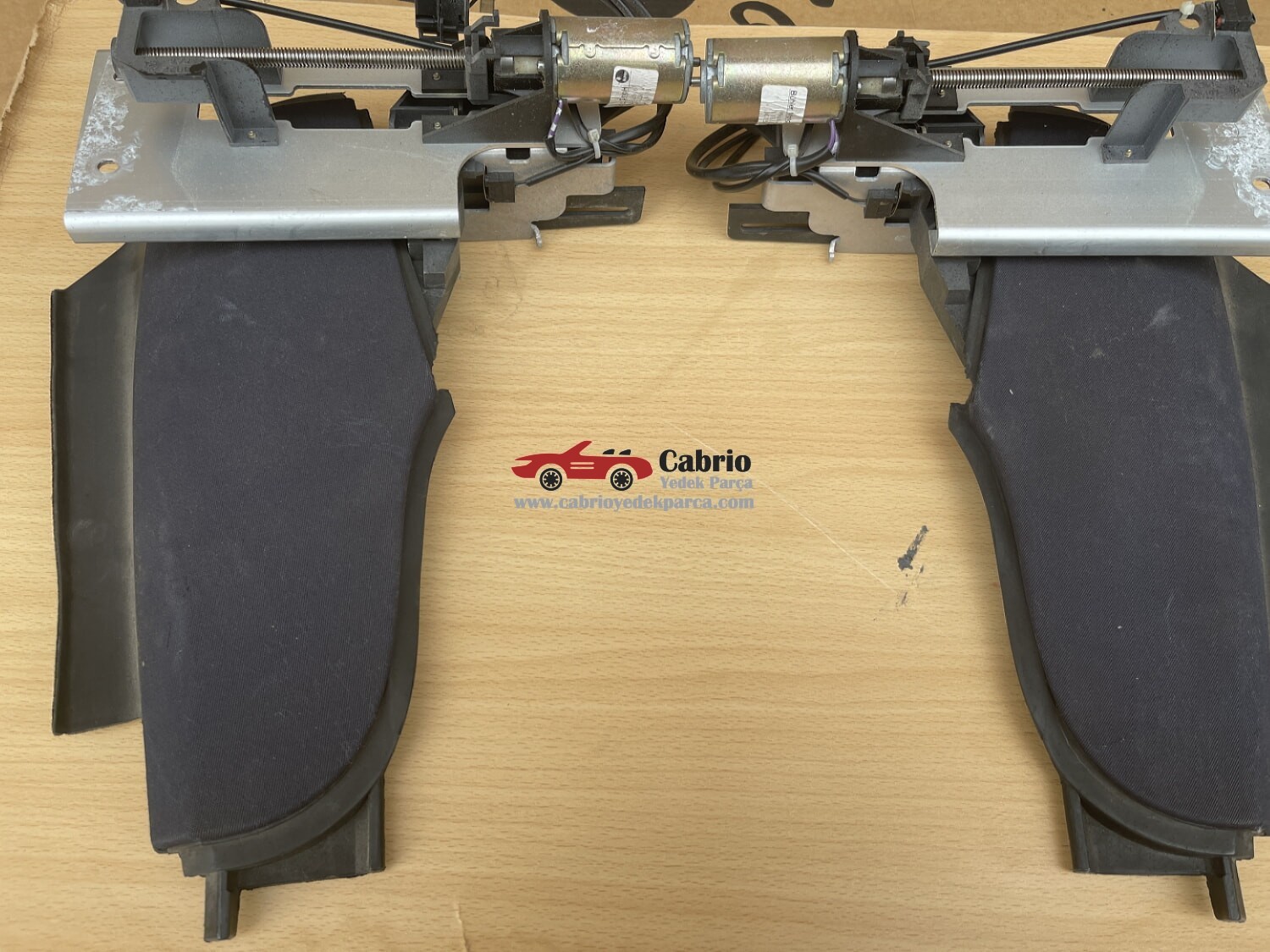 PORSCHE CABRİO TURBO 911 996 997 UYUMLU TENTE SAĞ SOL FLAP TENTE KAPAK MOTORLAR ÜSTÜNDE ORJİNAL ÇIKMA TEMİZ 