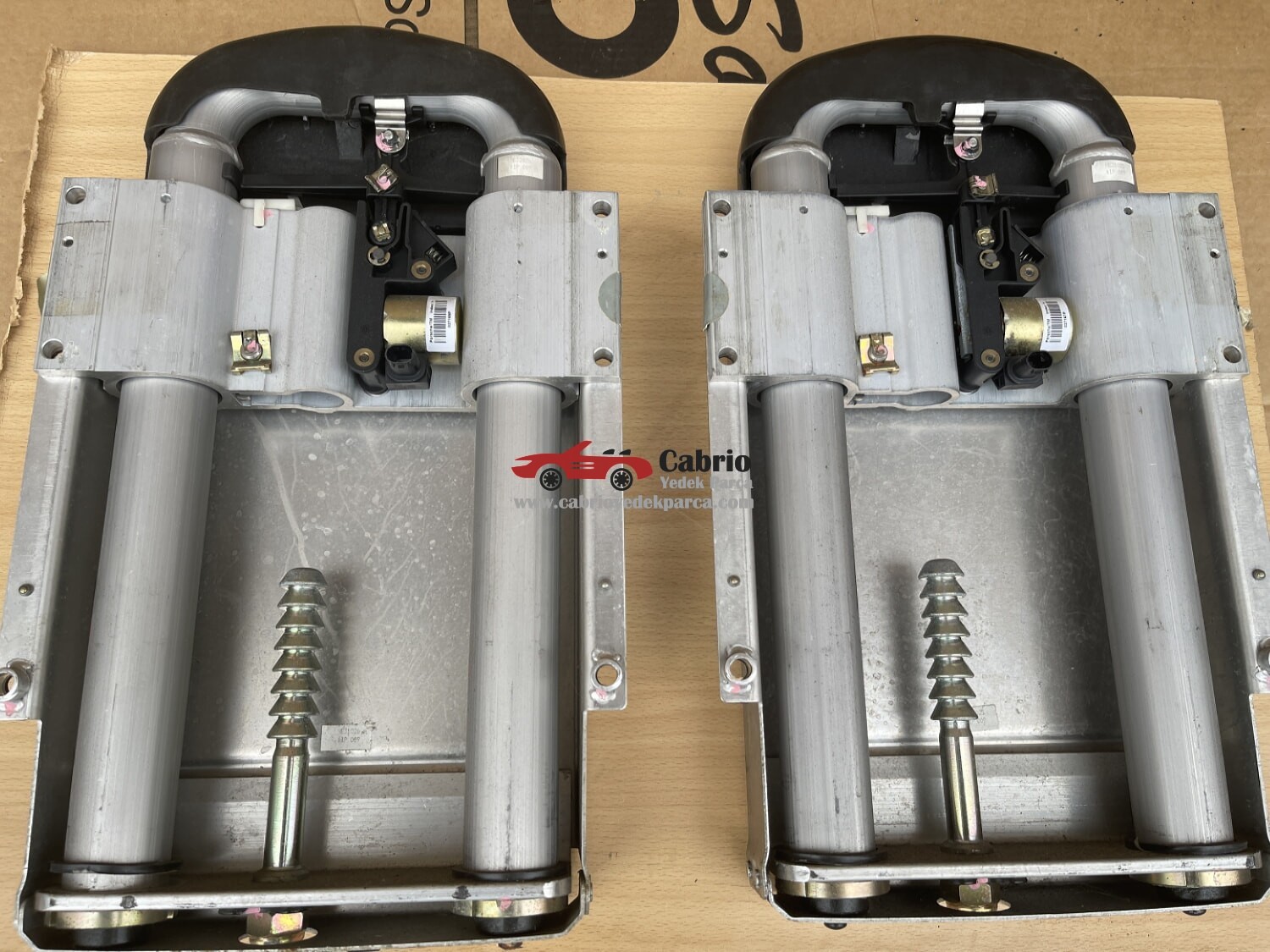 PORSCHE CABRİO TURBO 911 996 997 UYUMLU TAKLA BAR SAĞ SOL OLARAK TAKIM KAPAK ÜSTÜNDE ORJİNAL ÇIKMA TEMİZ