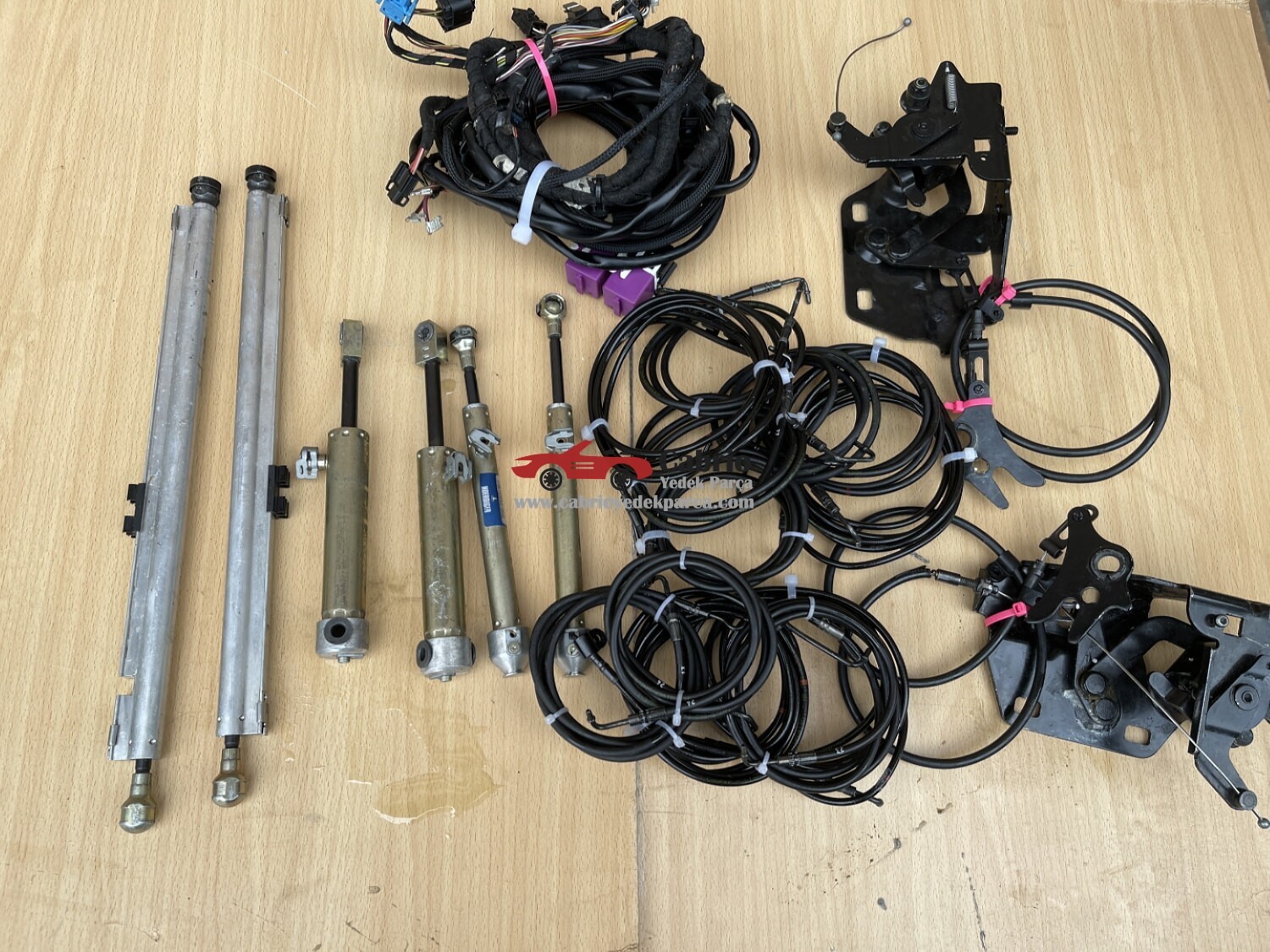 BMW 640 650 635 CABRİO E64 KASA UYUMLU ORJİNAL TENTE AMORTİSÖRÜ ÇIKMA TEMİZ 