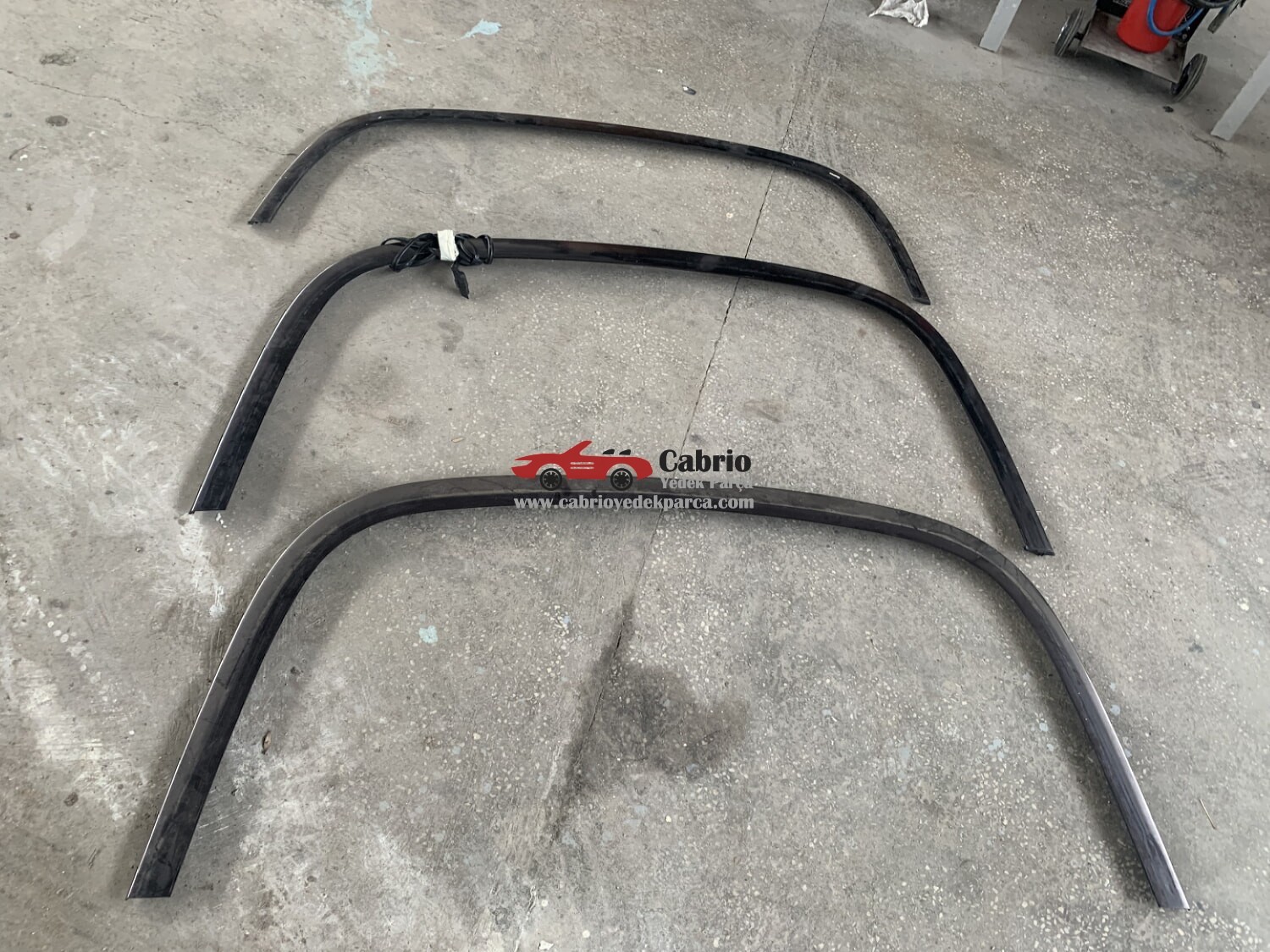 MERCEDES W207 E KLASSE CABRİO UYUMLU ORJİNAL TENTE KAPAĞI ÇITASI CROM VE SİYAH MODELİ ÇIKMA TEMİZ