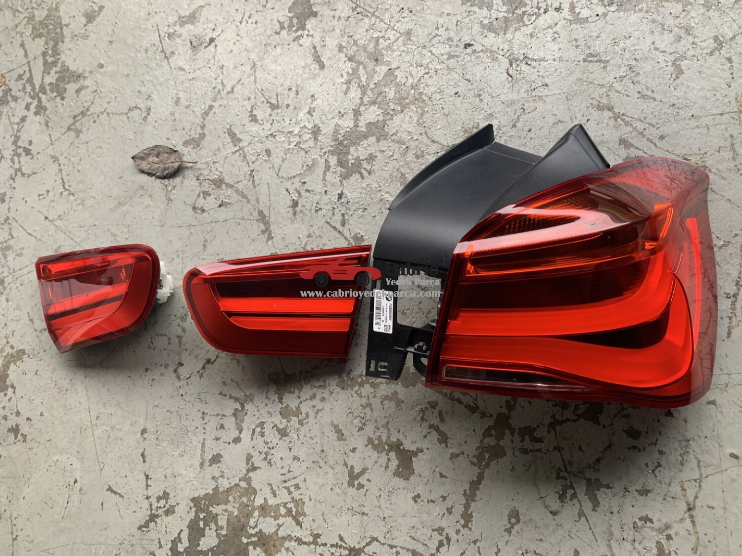 BMW F20 LCİ 1 SERİSİ 116 120 118 UYUMLU ARKA LED STOP 4 PARÇADIR SAĞ SOL VE ORTALAR TEMİZ CIKMA ORJİNAL