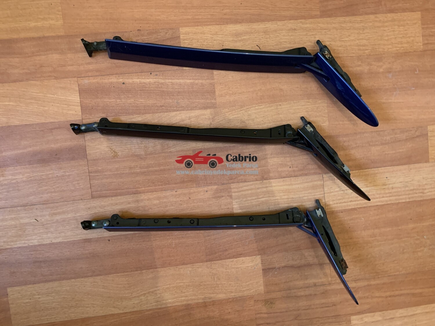 BMW E93 F33 F83 CABRİO UYUMLU ORJİNAL HARDTOP ÇATI TENTE ÇITASI ÇIKMA TEMİZ KOMPLE HALDEDİR ÜSTÜNDEKİ PLASTİĞİ İSTEMEYİN YAN SANAYİ ÇİN PİYASADA DOLU