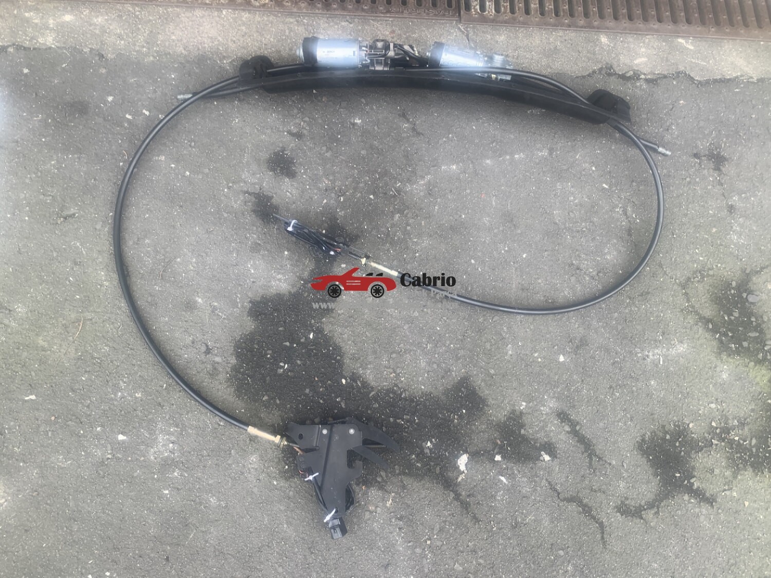 VOLVO C70 1 CABRİO UYUMLU ORJİNAL TENTE ARKA KAPAĞI SAĞ SOL KİLİTLERİ SİPİRALLERİ VE MOTORLARI SVİÇLERİ ÜSTÜNDE ÇIKMA TEMİZ 