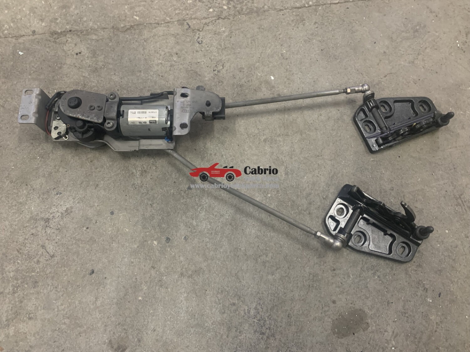 AUDİ A4 CABRİO 8H0871401 UYUMLU ORJİNAL TENTE ÖN KİLİT SAG SOL VE MOTORU ÇIKMA TEMİZ 