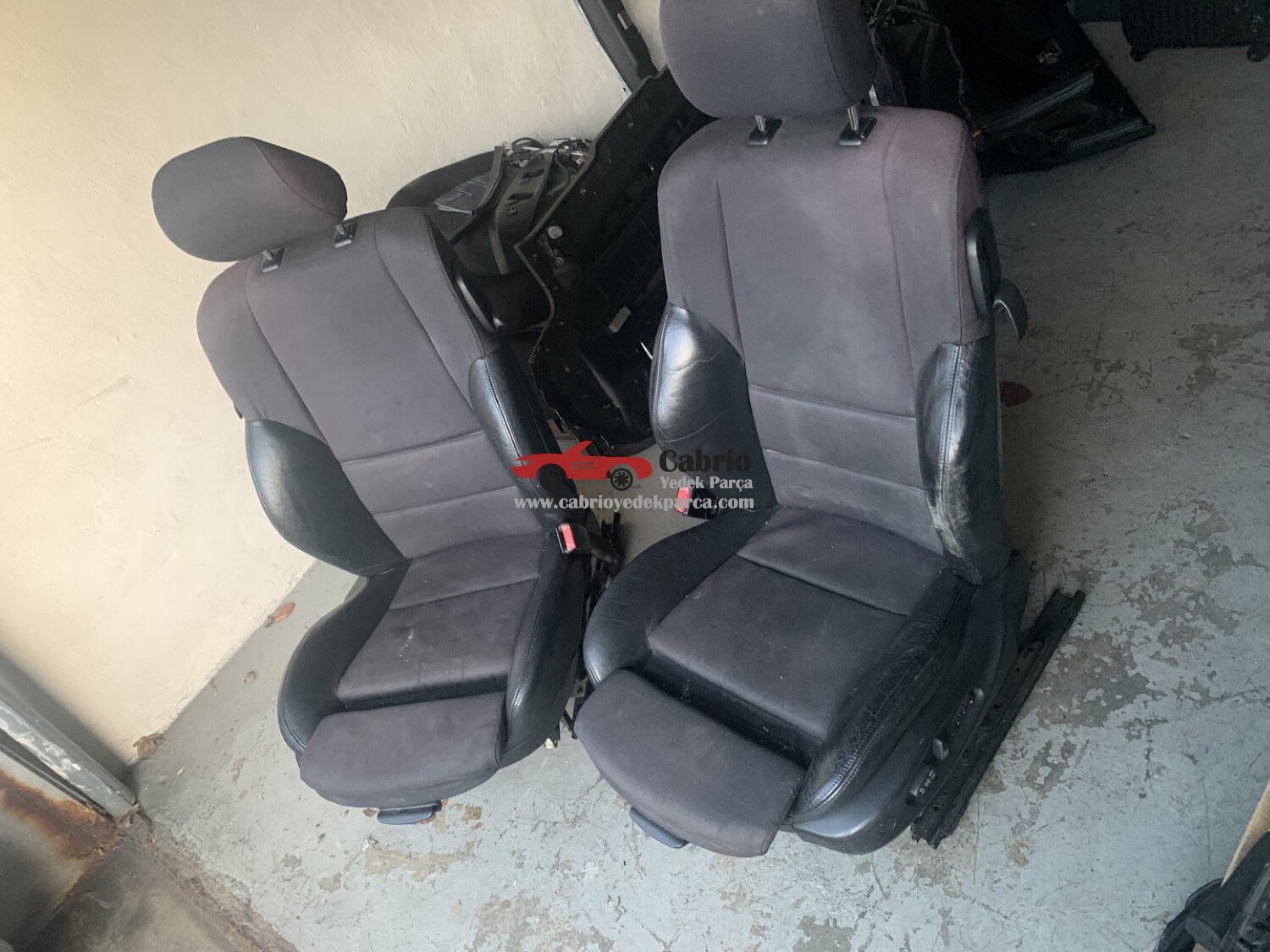 BMW E46 COUPE UYUMLU YANLARI DERİ ORTASI SİYAH KUMAŞ RECARO ELEKTRİKLİ MEMORY ISITMALI MODELİ SAĞ SOL ORJİNAL KOLTUK ORJİNAL ALMANYA SAĞDA MEMORY HAFIZALI OLAN İNGLİZLERLE KARŞILAŞTIRMAYIN 