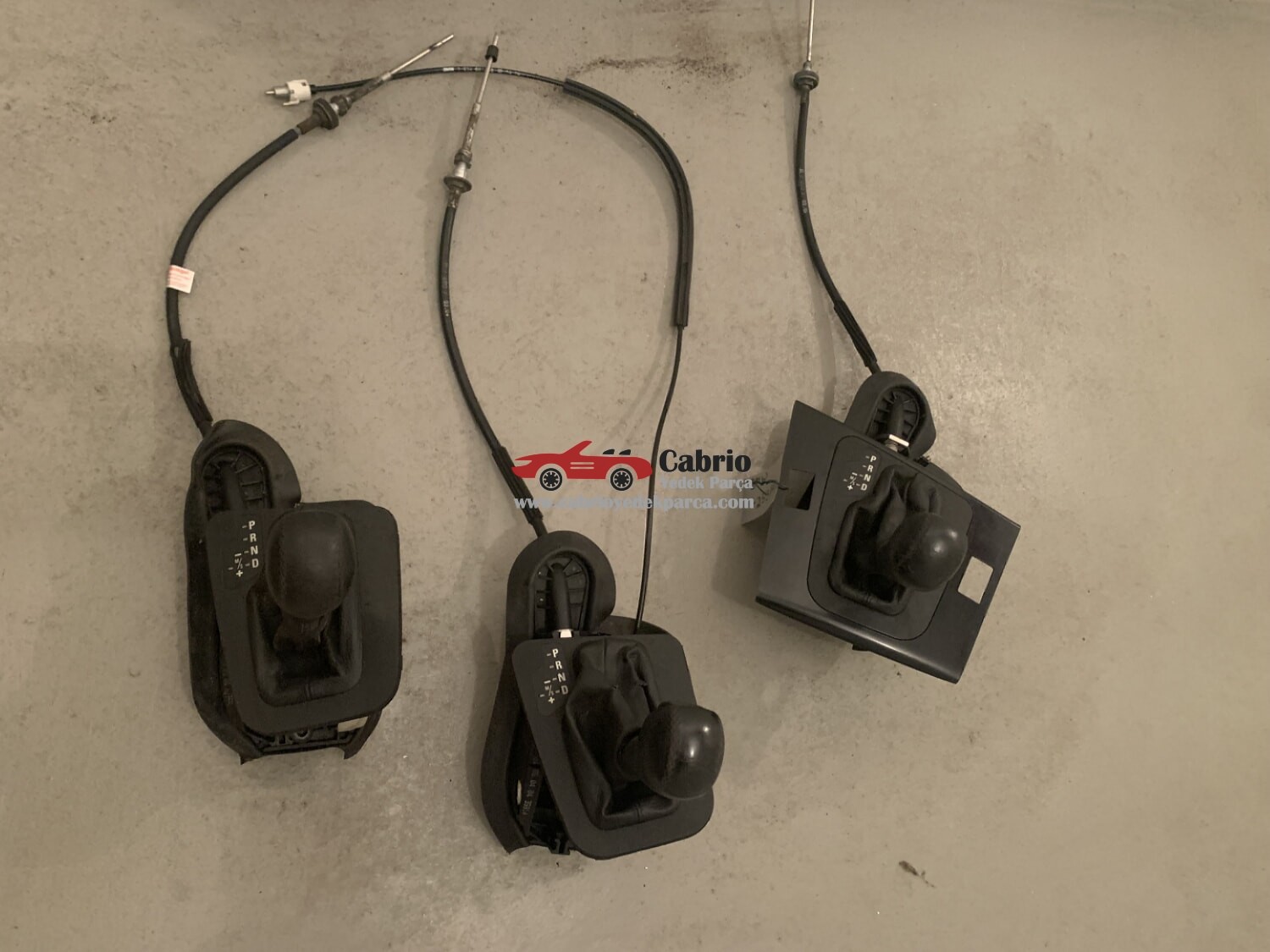 BMW E46 ORIGİNAL VİTES ÇERÇEVESİ VE KÖRÜĞÜ ÇIKMA TEMİZ