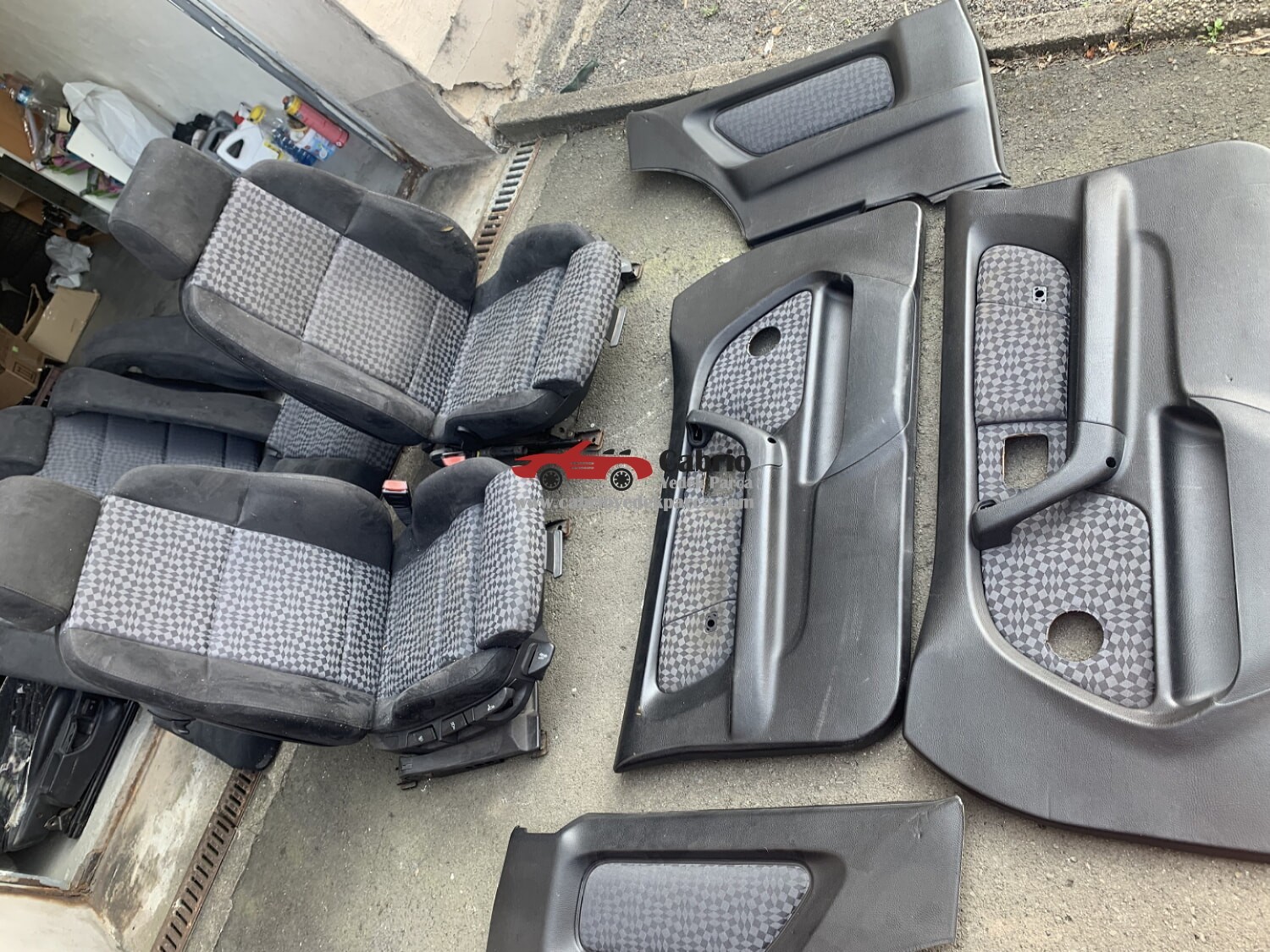 BMW E36 COMPACT UYUMLU RECORA SİYAH BOA BOA ALCANTRA KUMAŞ ARKA ÕN KAPI DÕŞEMELERi DAHİL KOLTUK TAKIMI SET HALİNDE