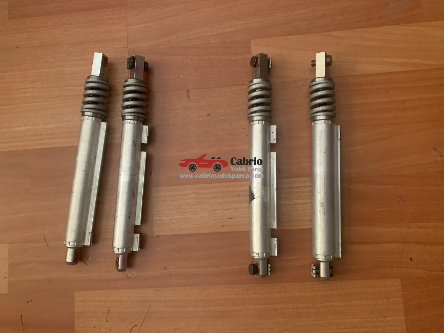 BMW F33 F83 CABRİO UYUMLU ORJİNAL TENTE HARDTOP AMORTİSÖRÜ ÇIKMA TEMİZ