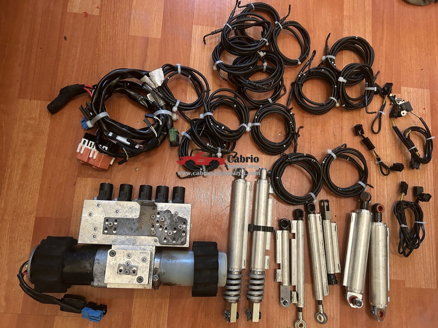 BMW E93 CABRİO UYUMLU TENTE AMORTİSÖRÜ ORJİNAL