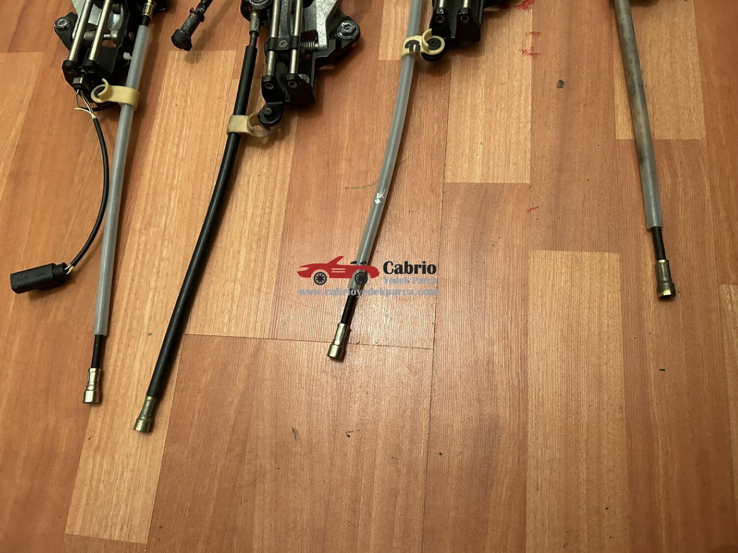 BMW E36 CABRİO UYUMLU ORJİNAL ÖN TENTE KİLİTLERİ SAĞ SOL ÇIKMA 