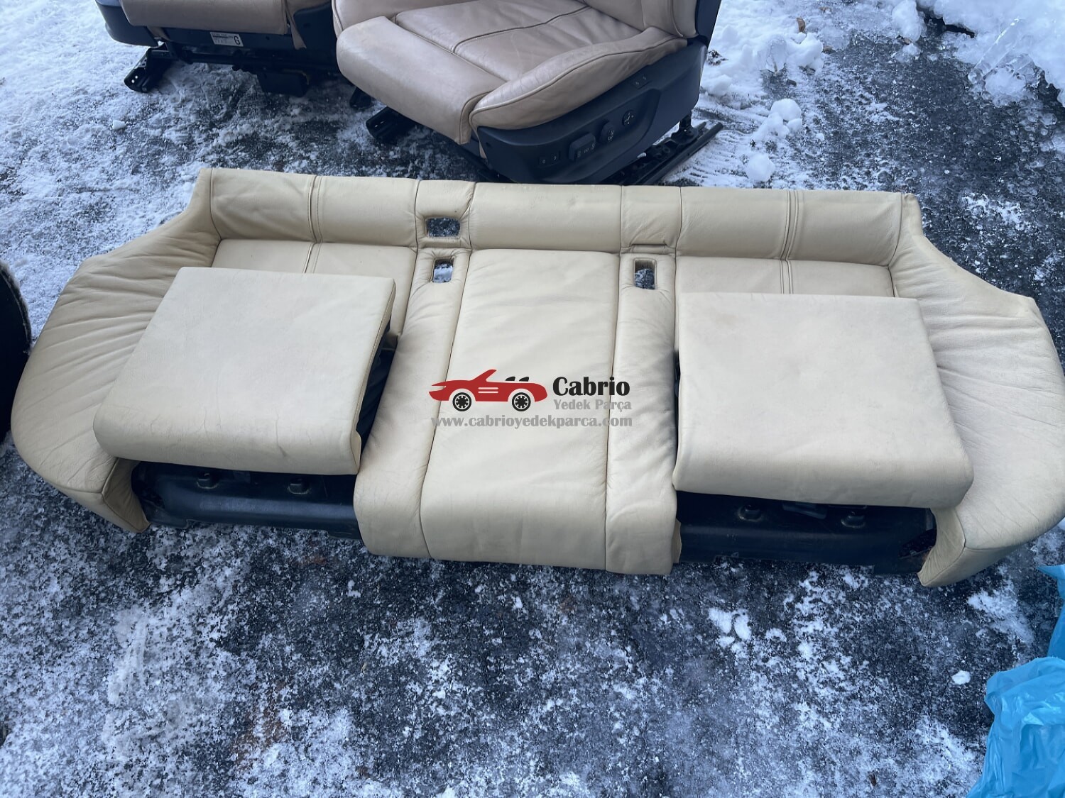 BMW 5 KASA E39 UYUMLU ORJİNAL BEJ RENGİNGE ARKA ÇOÇUK KOLTUK TEMİZ 