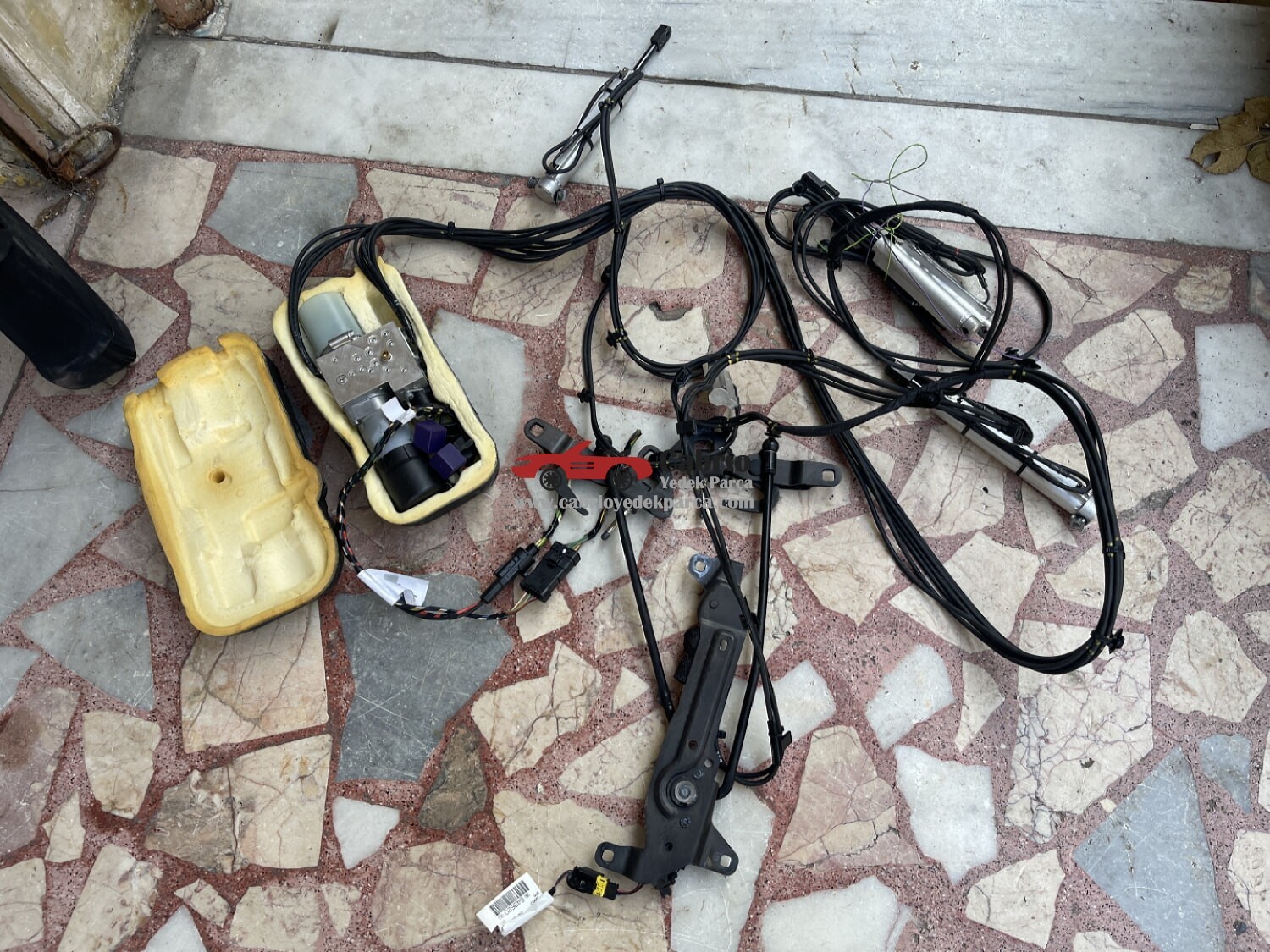 PEUGEOT 207CC CABRİO UYUMLU ORJİNAL TENTE HARDTOP AMERTİSÖRÜ ÇIKMA TEMİZ 