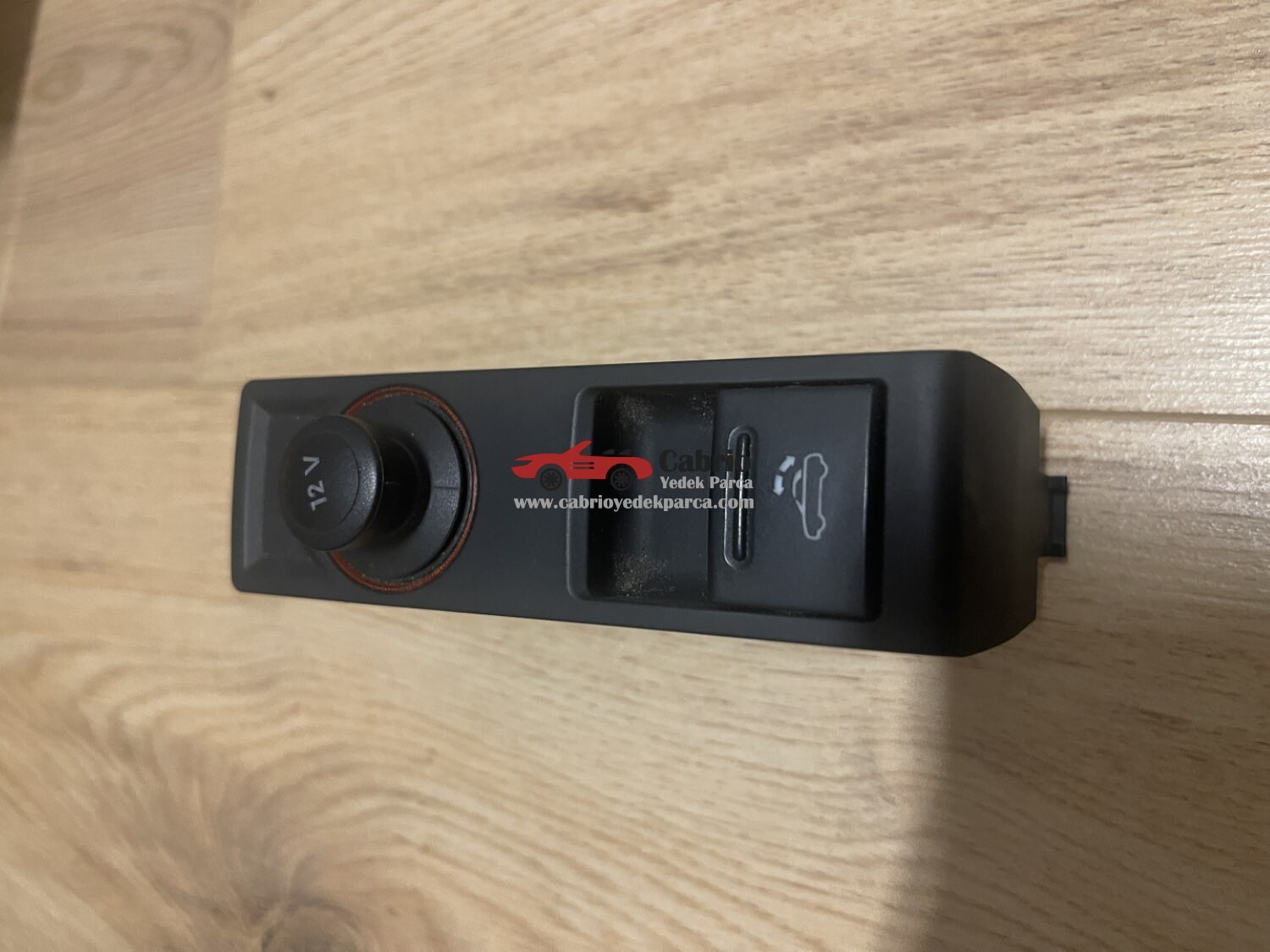 AUDİ A3 8P A4 B6 CABRİO UYUMLU ORJİNAL TENTE DÜĞMESİ ÇERÇEVESİYLE BİRLİKTE ÇAKMAKLIK TEMİZ ÇIKMA 