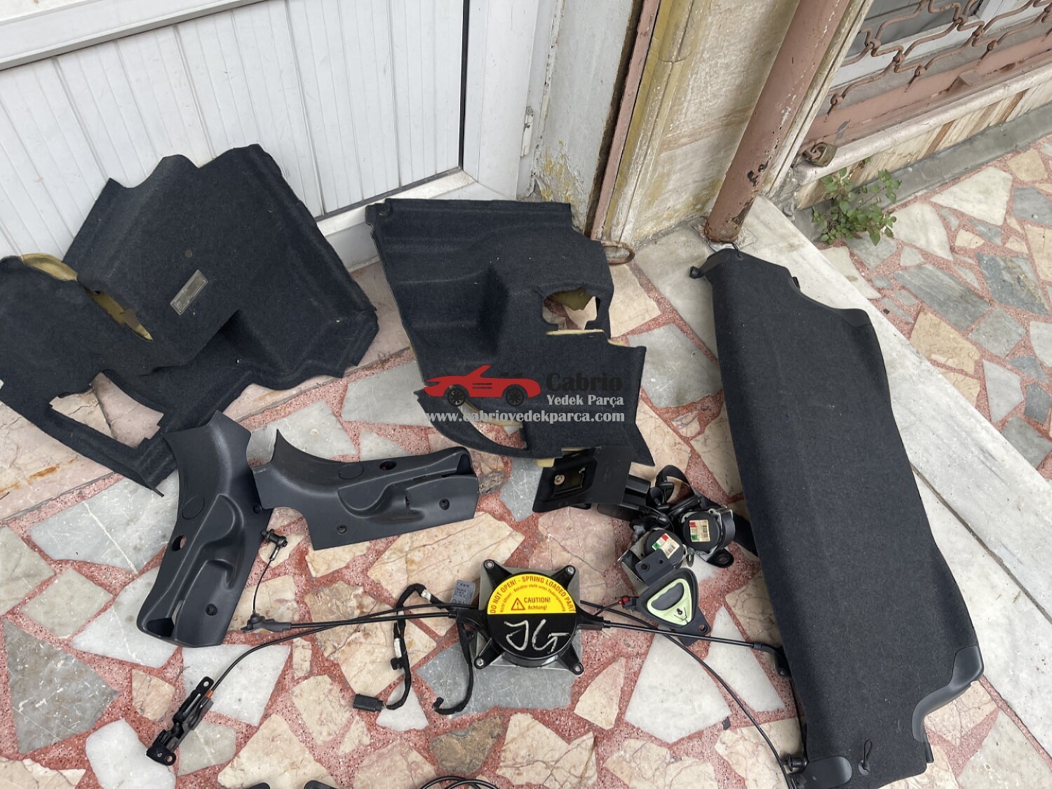 MİNİ COOPER CABRİO R52 UYUMLU ORJİNAL BAGAJ KİLİT MEKANİZMASI TELİ HERŞEY ÜSTÜNDE ÇIKMA TEMİZ 