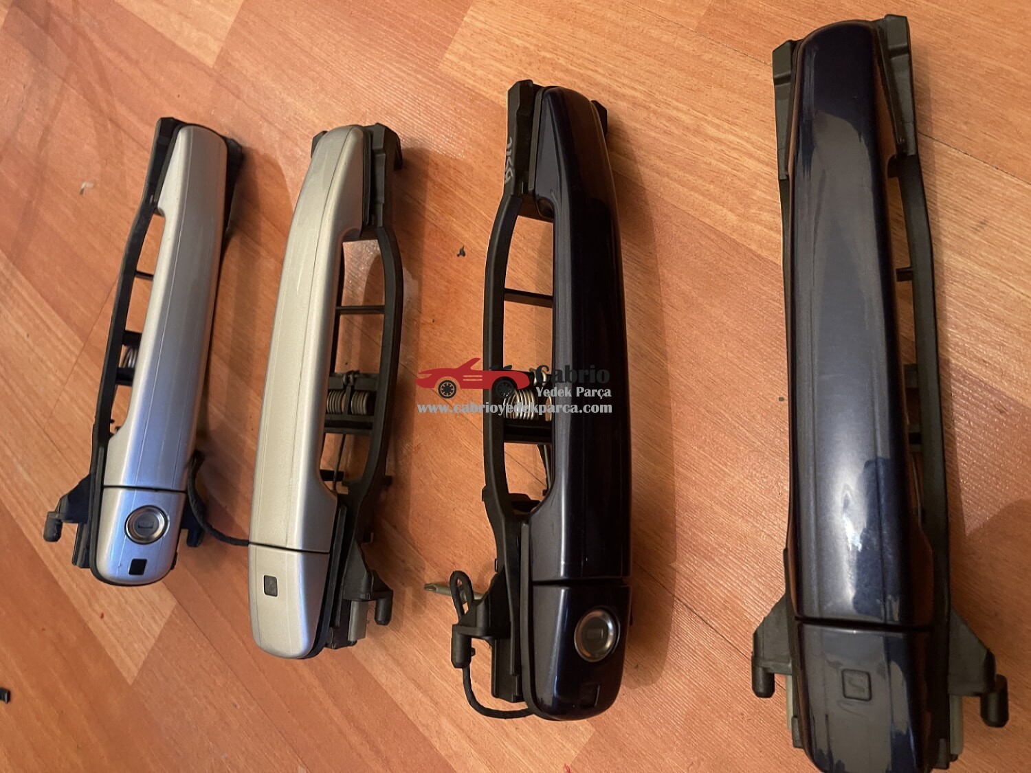 MERCEDES CLK W208 COUPE CABRİO W210 E KASA W202 C KASA SERİLERİNE UYUMLU ORJİNAL DIŞ KAPI KOLLARI SAĞ SOL ÇIKMA TEMİZ ORJİNAL 