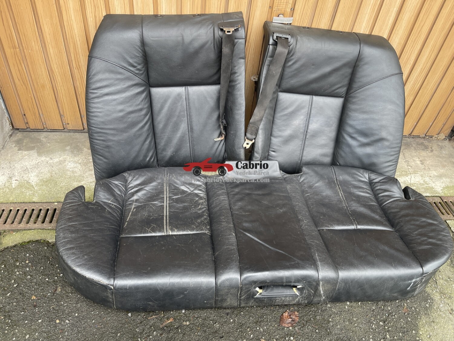 BMW E38 UYUMLU SİYAH DERİ ORJİNAL ARKA KOLTUKLAR KEMERİ ÜSTÜNDEDİR 