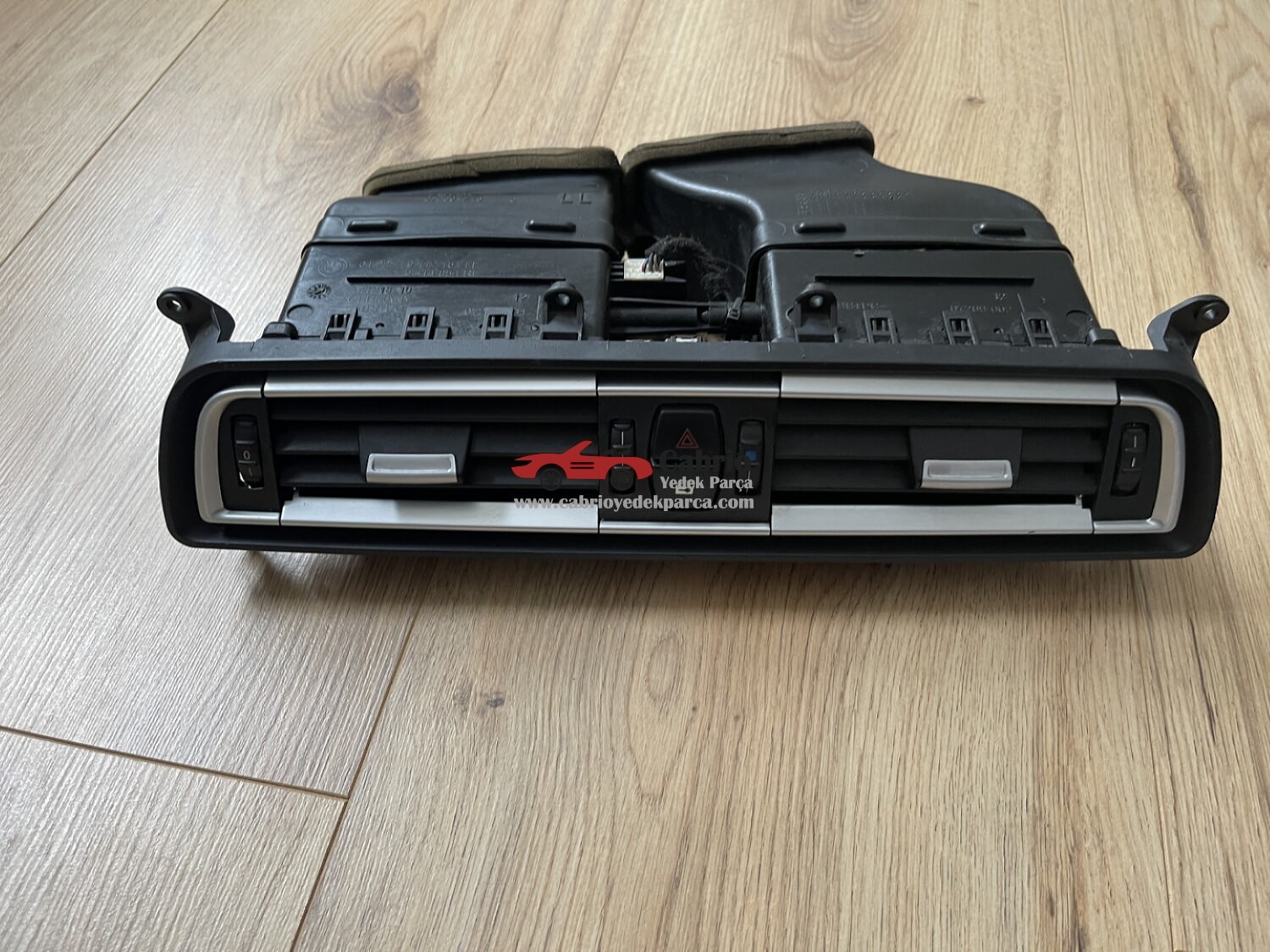 BMW ORJİNAL 7 SERİSİNE F01 F02 F03 F04 UYUMLU ORTA HAVA KANALI IZGARASI HAVA MENFEZİ TEMİZ ÇIKMA ORJİNAL