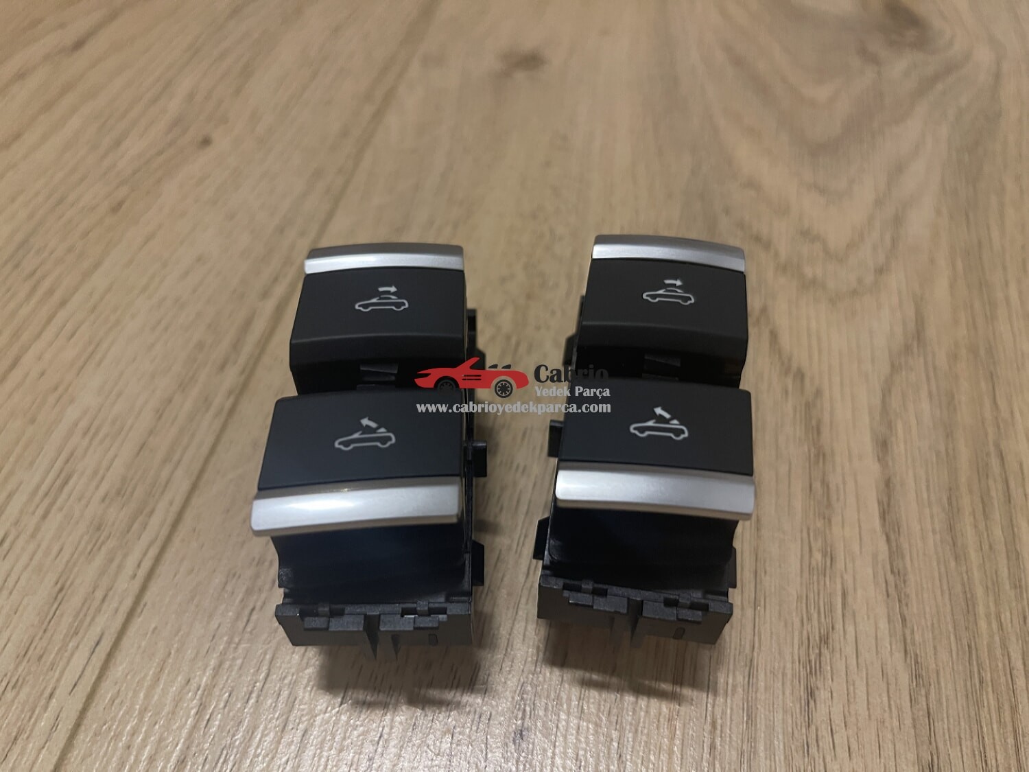 AUDİ A5 CABRİO YENİ KASA F57 UYUMLU TENTE DÜĞMESİ ORJİNAL ÇIKMA TEMİZ 