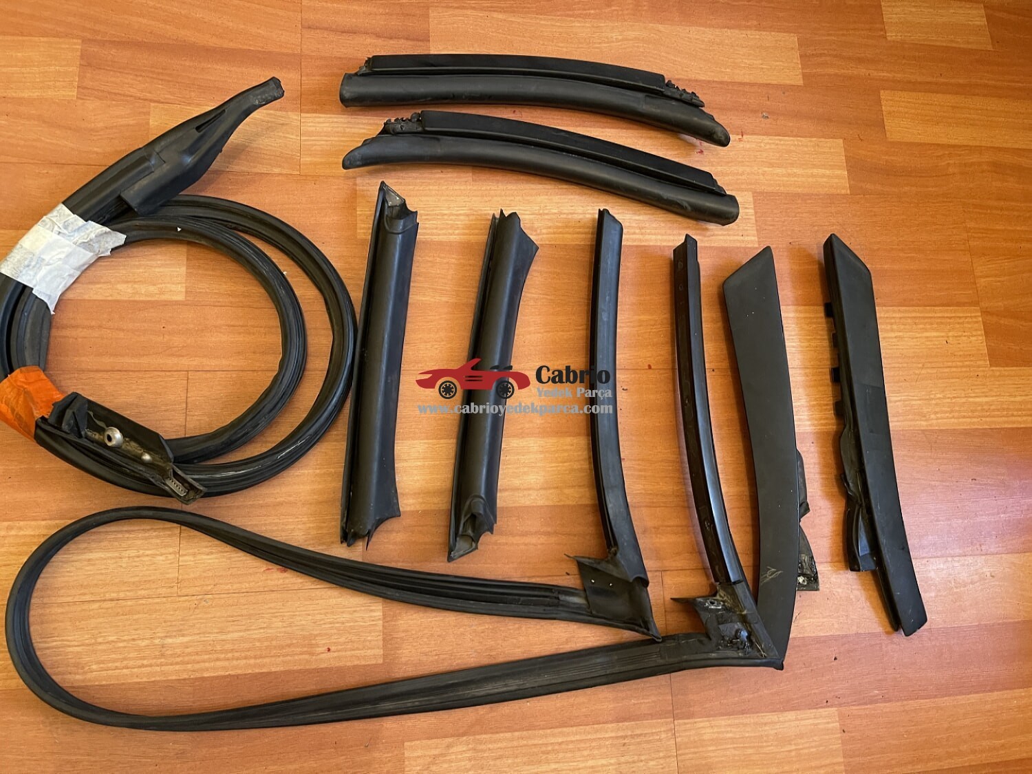 PORSCHE 911 996 997 UYUMLU TENTE FİTİL ORJİNAL TOPLAM 8 PARÇADIR ÖN ARKA VE YAN TARAFLAR TEMİZ 