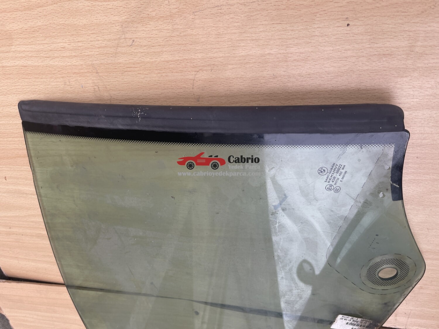 BMW 4 SERİSİ CABRİO F33 F83 UYUMLU TEMİZ FİTİLİ ÜZERİNDE KELEBEK CAM SAĞ VEYA SOL TARAF ORJİNAL ÇIKMA 