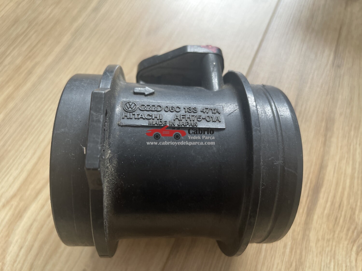 AUDİ AKIŞMETRE DEBİMETRE ORİGİNAL HİTACHİ VOLKSWAGEN A4 8E A6 4F A8 D3 2,7 3,0 MOTORLARA UYUMLU 06C133471A AÇILMAMIŞ TEMİZ OYNANMAMIŞ 