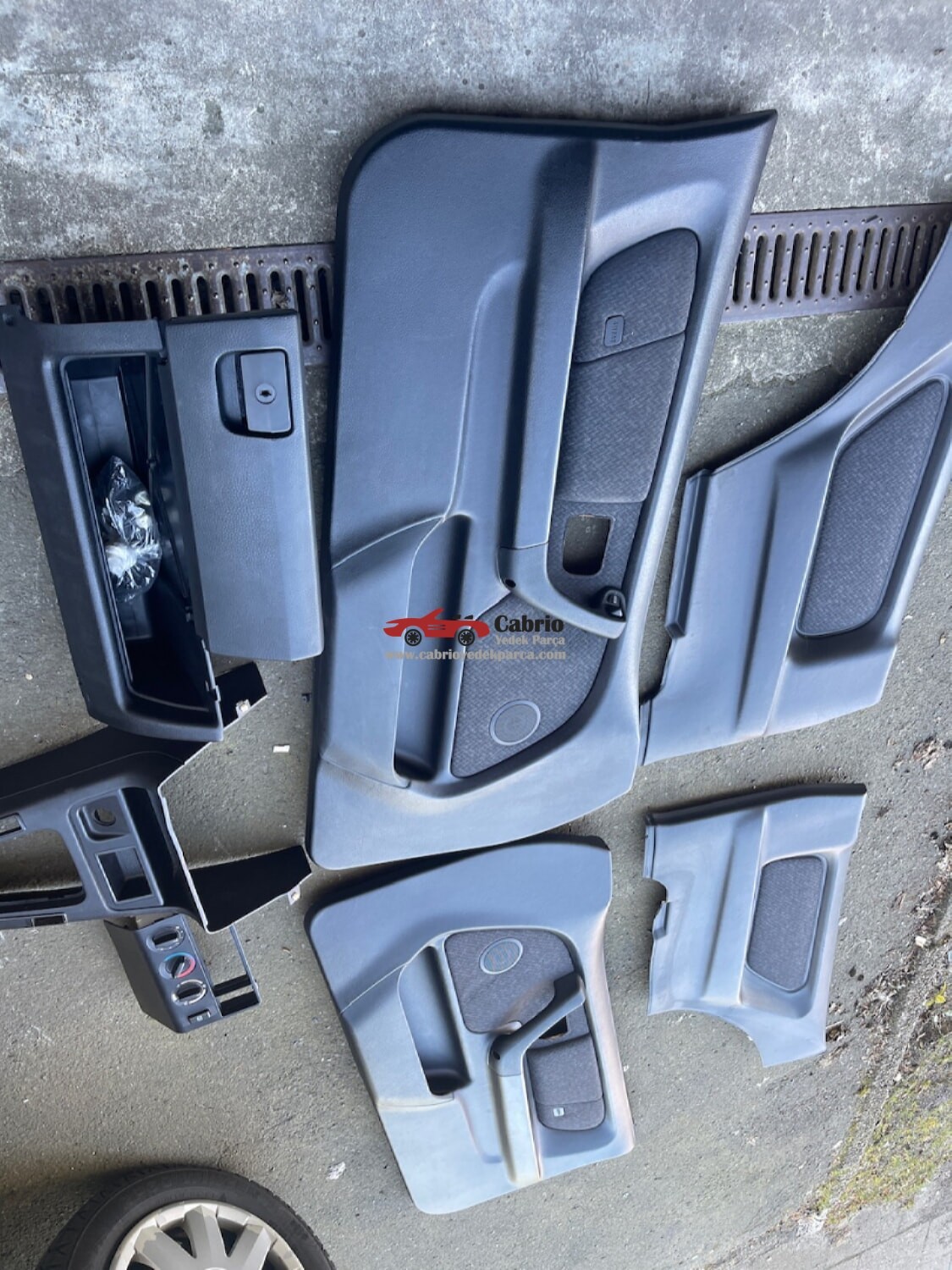 BMW E36 COMPACKT UYUMLU ORJİNAL ORTA KONSOL ÇIKMA TEMİZ