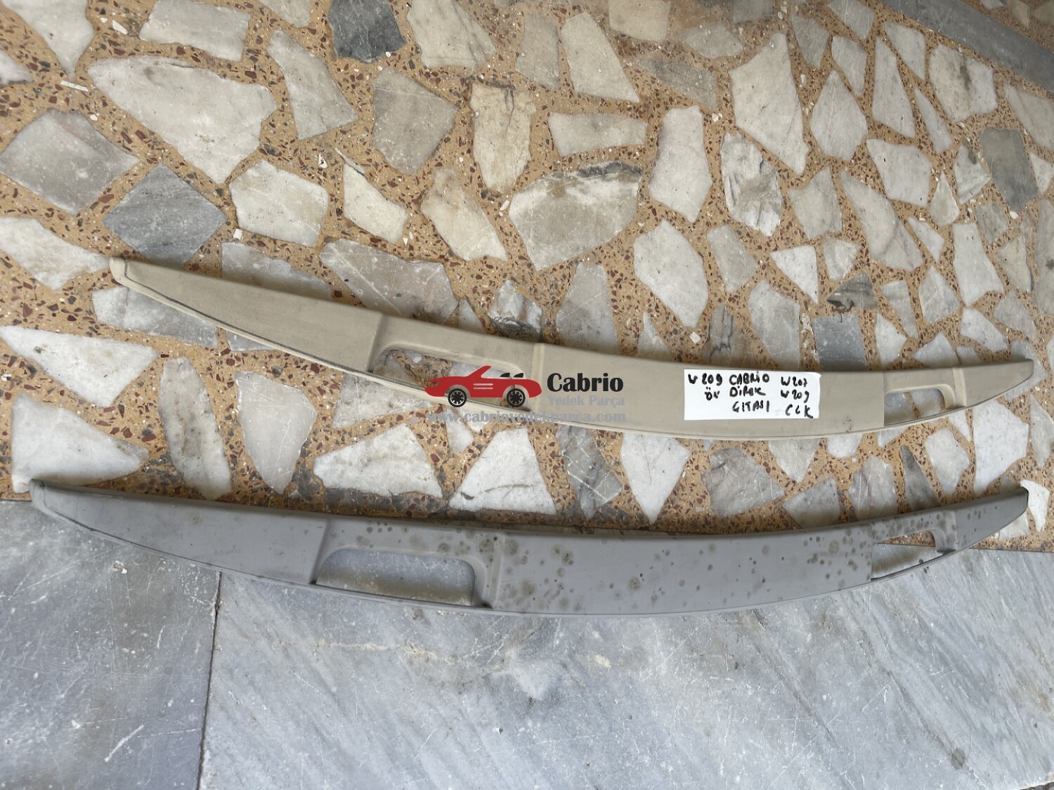 MERCEDES CLK W209 CABRİO A2096930791 UYUMLU ÖN DİREK KİLİT KAPAĞI ORJİNAL ÇIKMA TEMİZ